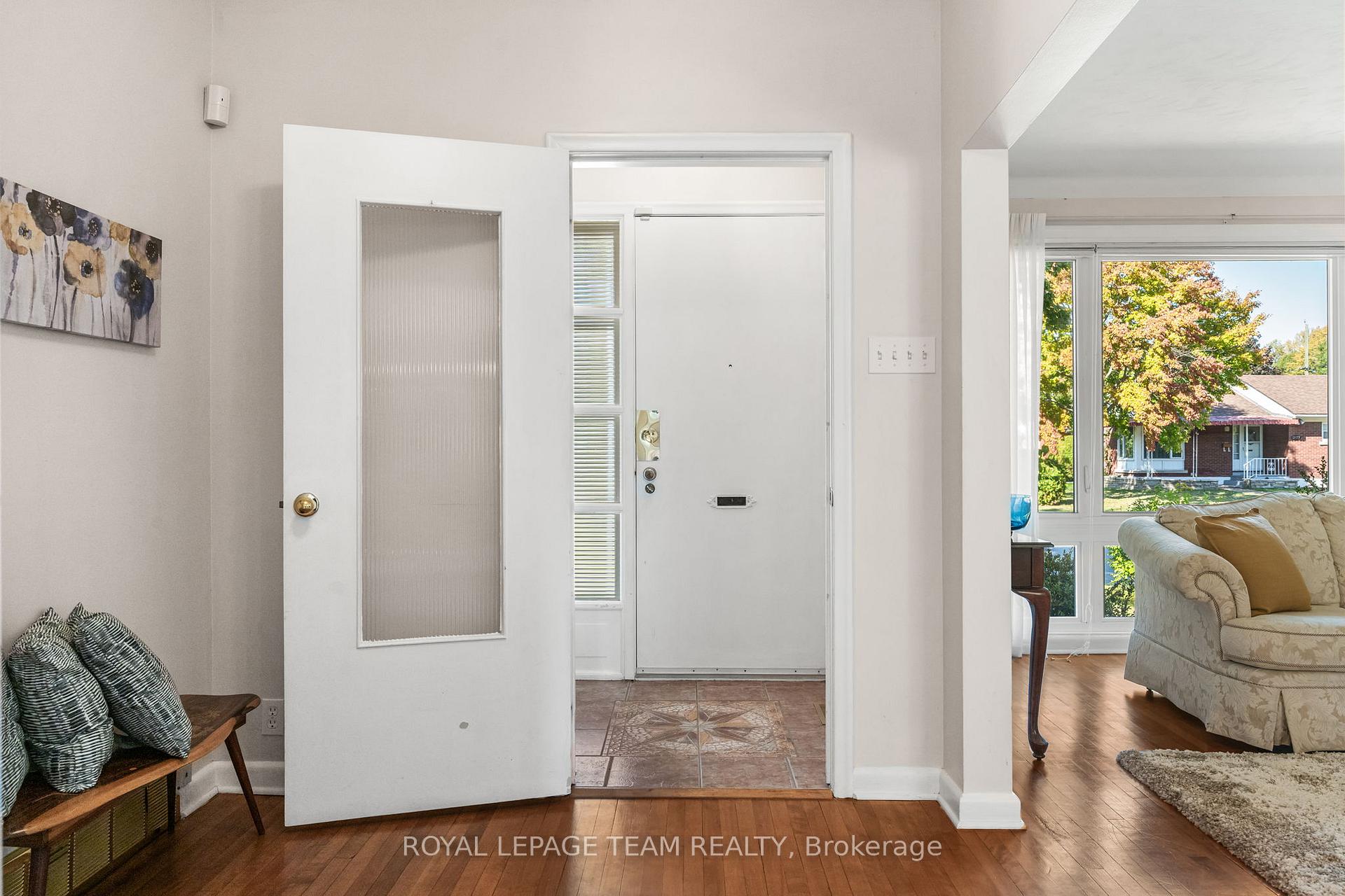 Photo 3 of 2184 Iris Street, Ottawa, Bel Air Park — HOMEH