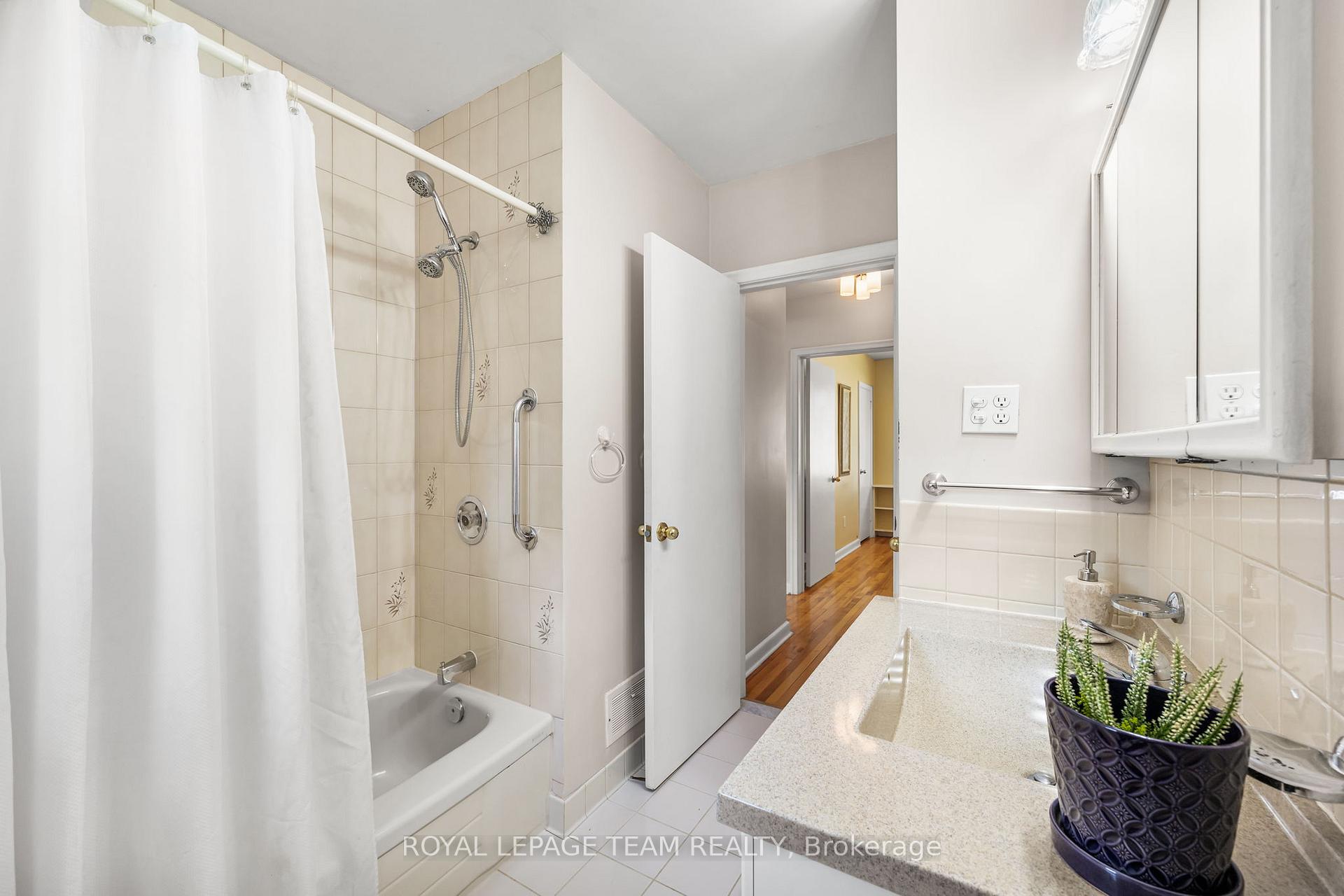 Photo 14 of 2184 Iris Street, Ottawa, Bel Air Park — HOMEH
