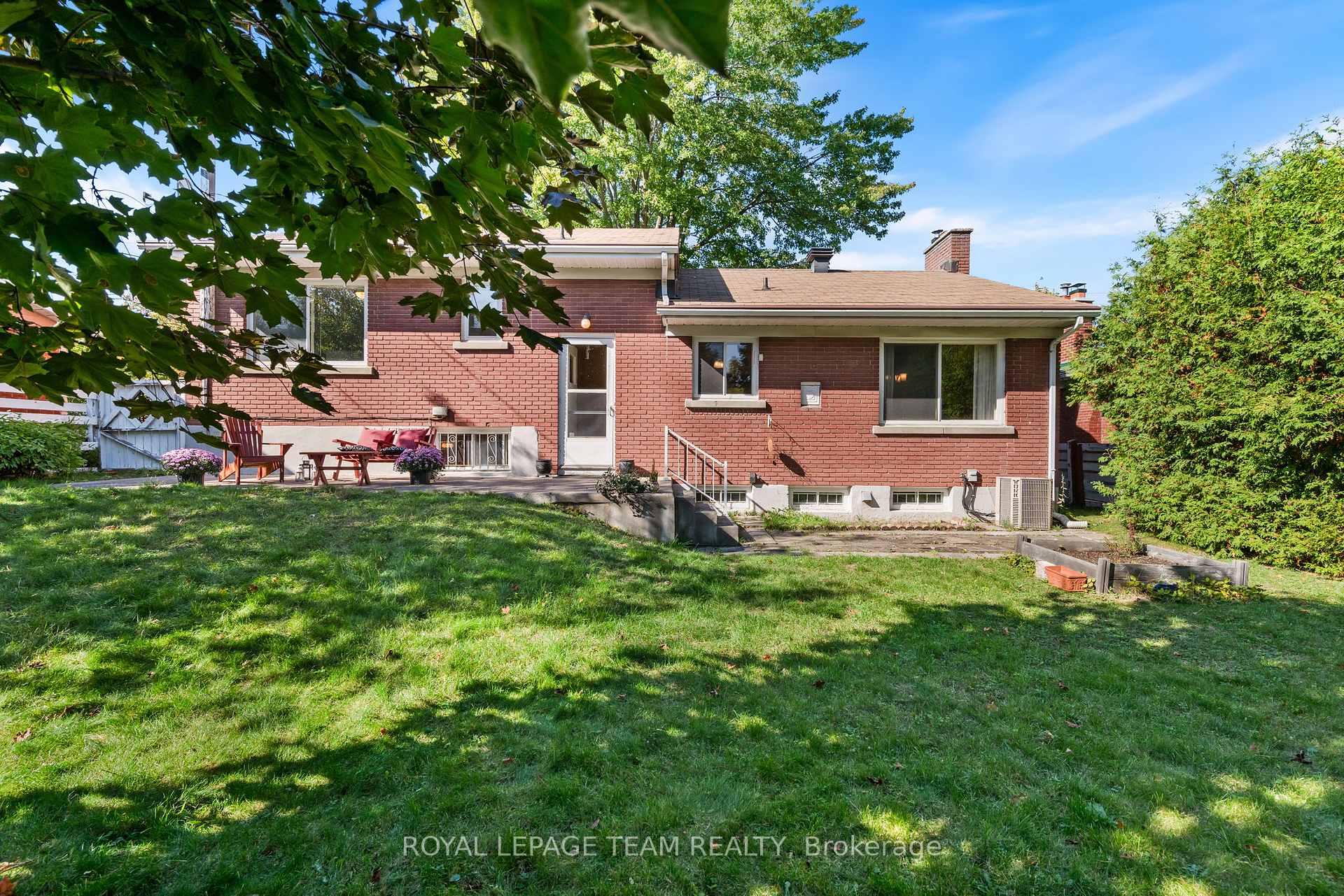 Photo 25 of 2184 Iris Street, Ottawa, Bel Air Park — HOMEH