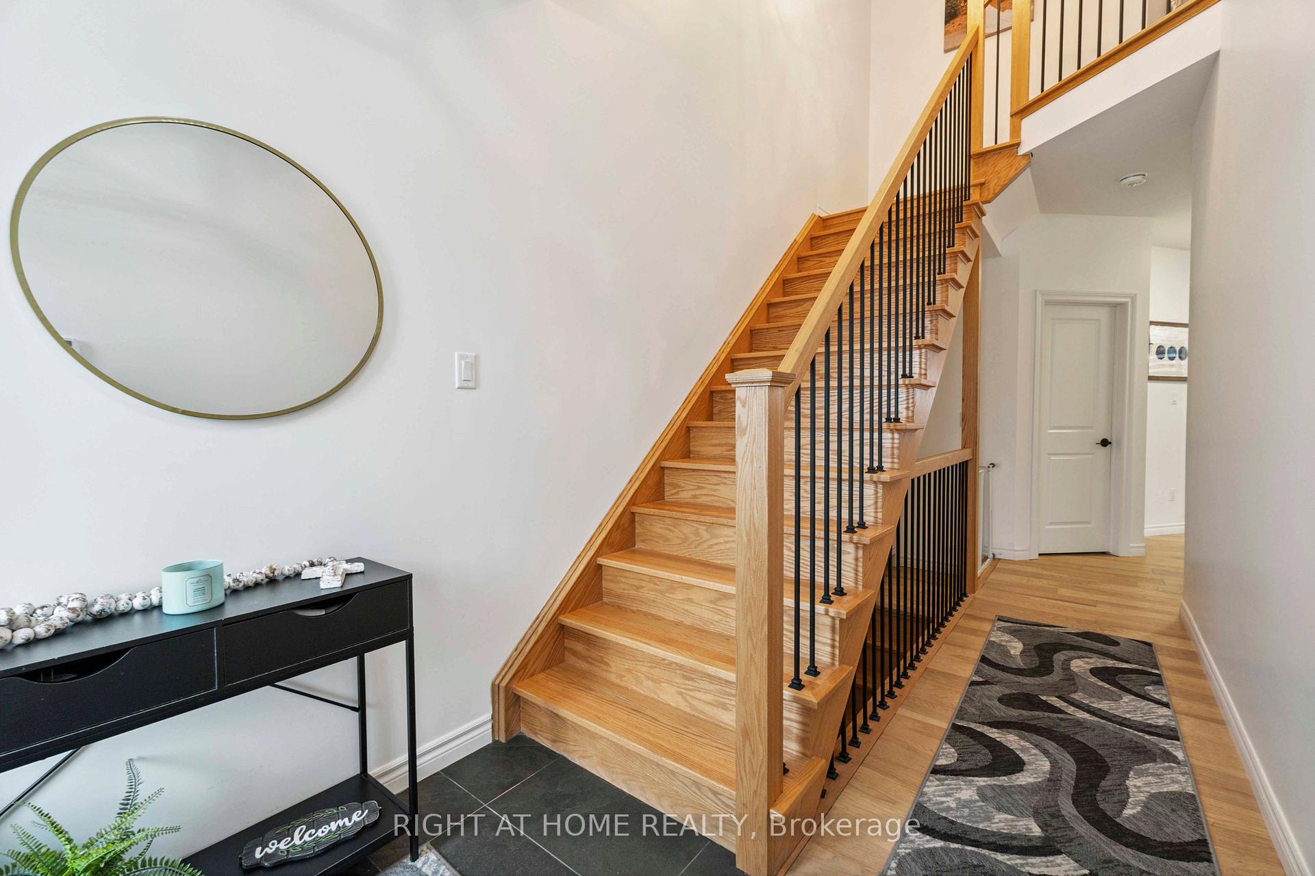 Photo 4 of 46 Durham Road, Hamilton, Stoney Creek — HOMEH