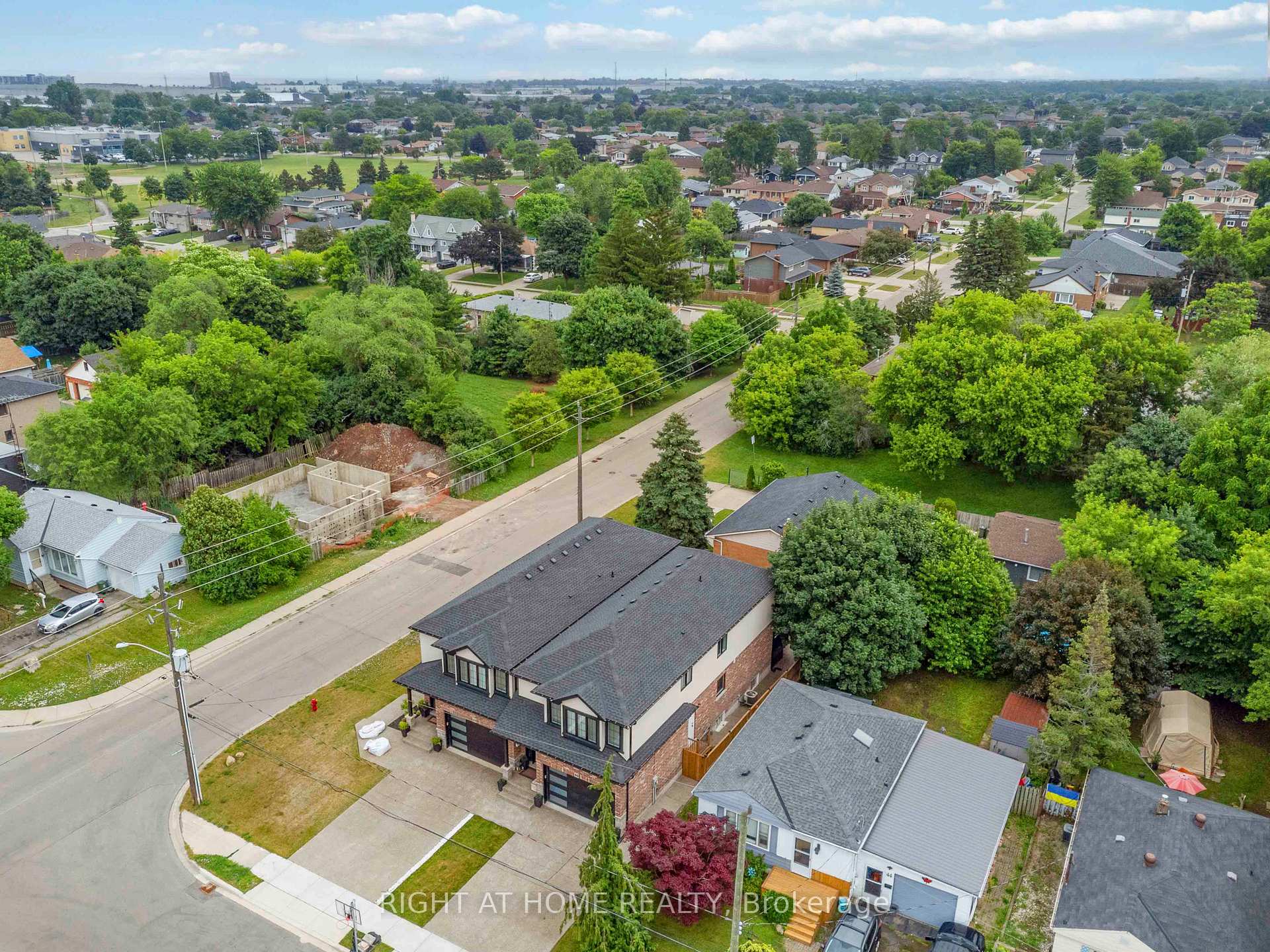 Photo 88 of 46 Durham Road, Hamilton, Stoney Creek — HOMEH
