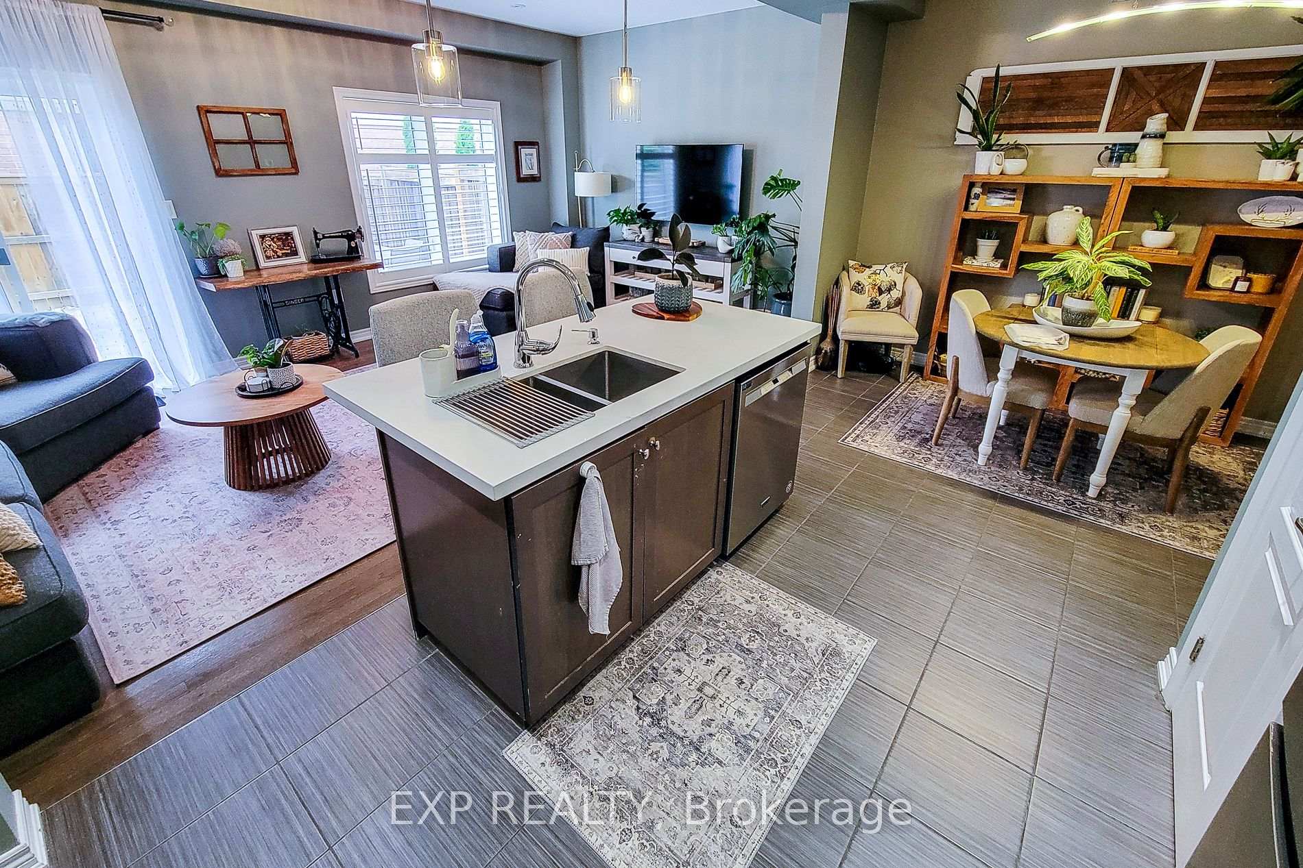 Photo 11 of 65 Royal Winter Drive, Hamilton, Binbrook — HOMEH