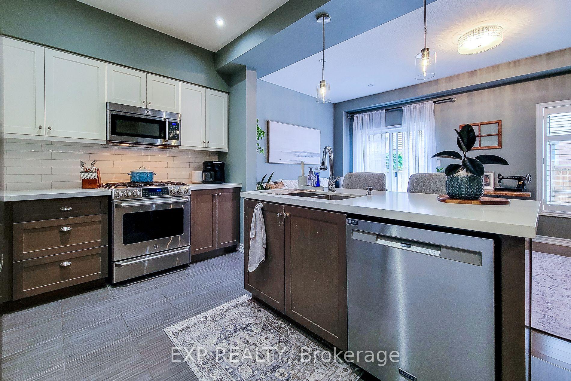 Photo 14 of 65 Royal Winter Drive, Hamilton, Binbrook — HOMEH