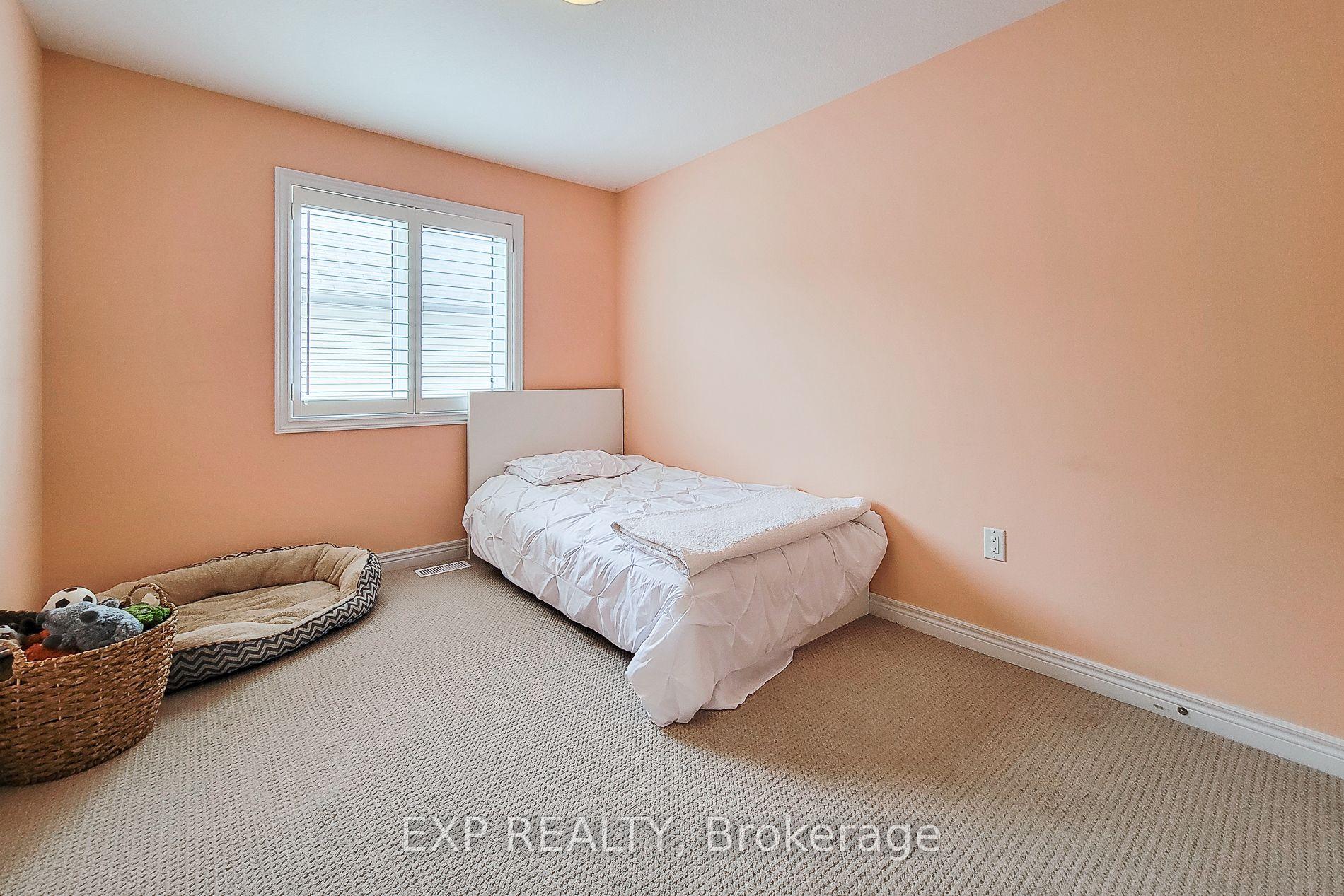 Photo 24 of 65 Royal Winter Drive, Hamilton, Binbrook — HOMEH