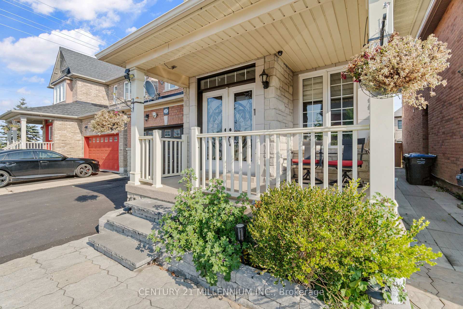 Photo 4 of 28 Powell Drive, Brampton, Sandringham-Wellington — HOMEH