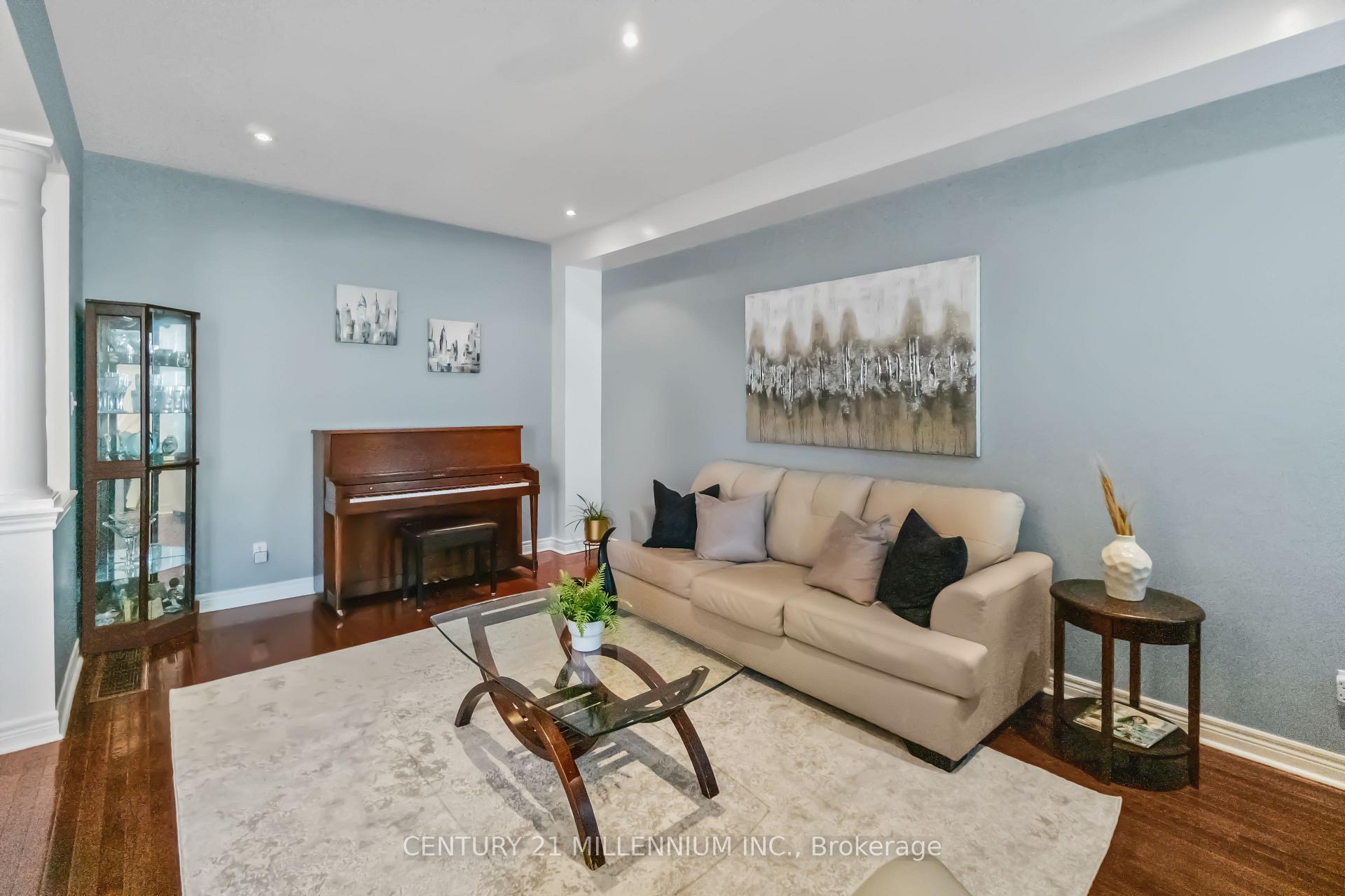 Photo 11 of 28 Powell Drive, Brampton, Sandringham-Wellington — HOMEH