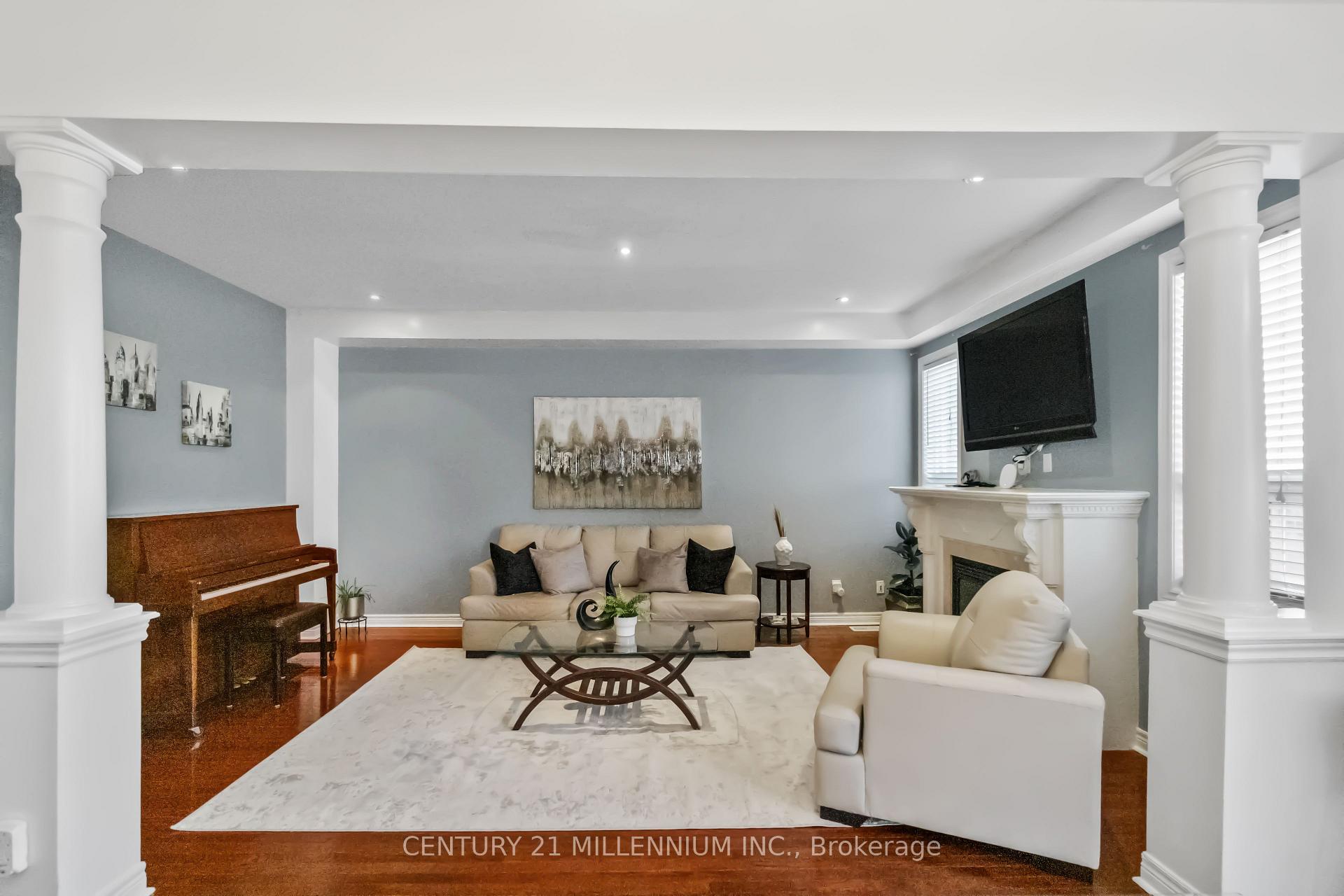 Photo 12 of 28 Powell Drive, Brampton, Sandringham-Wellington — HOMEH