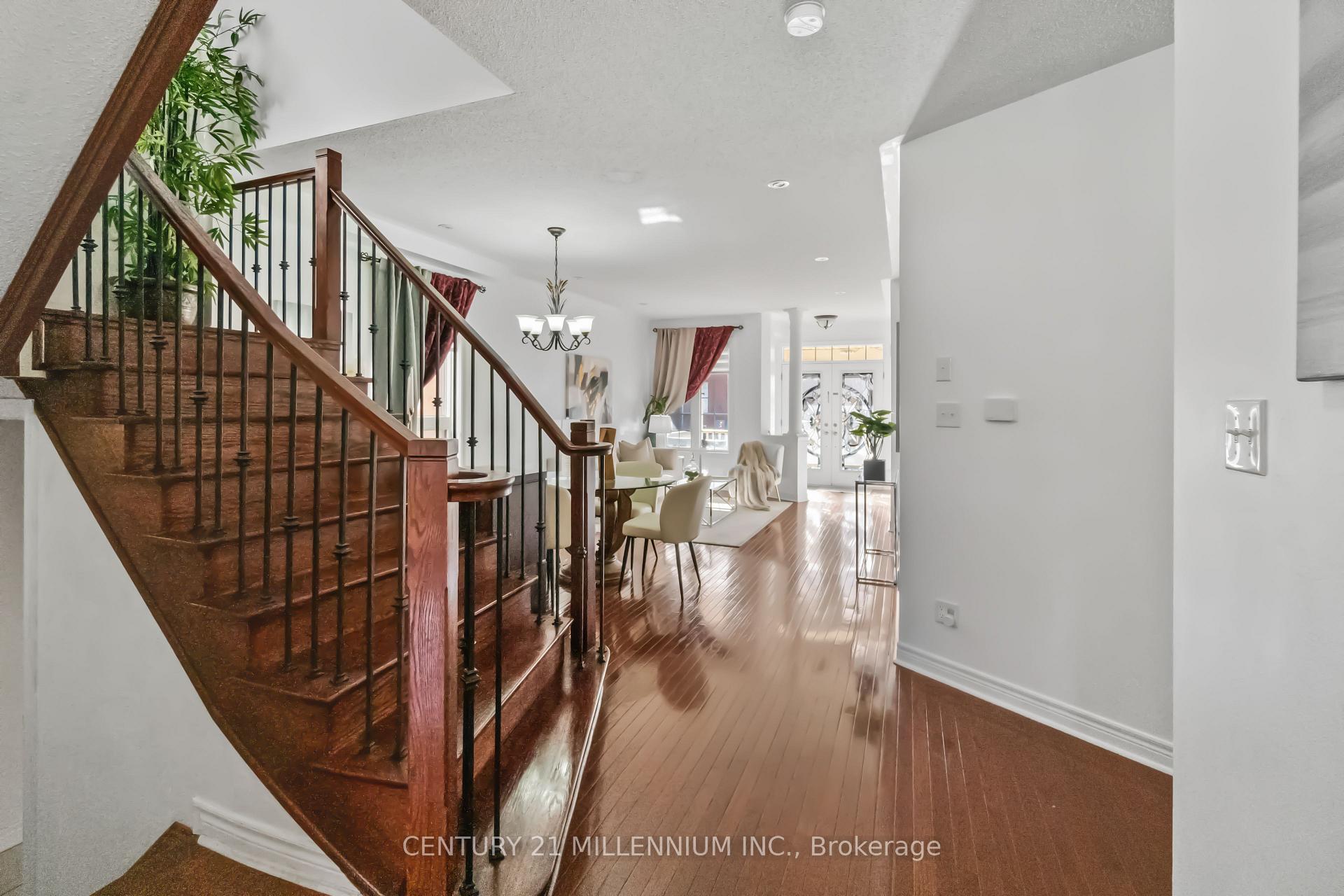 Photo 17 of 28 Powell Drive, Brampton, Sandringham-Wellington — HOMEH