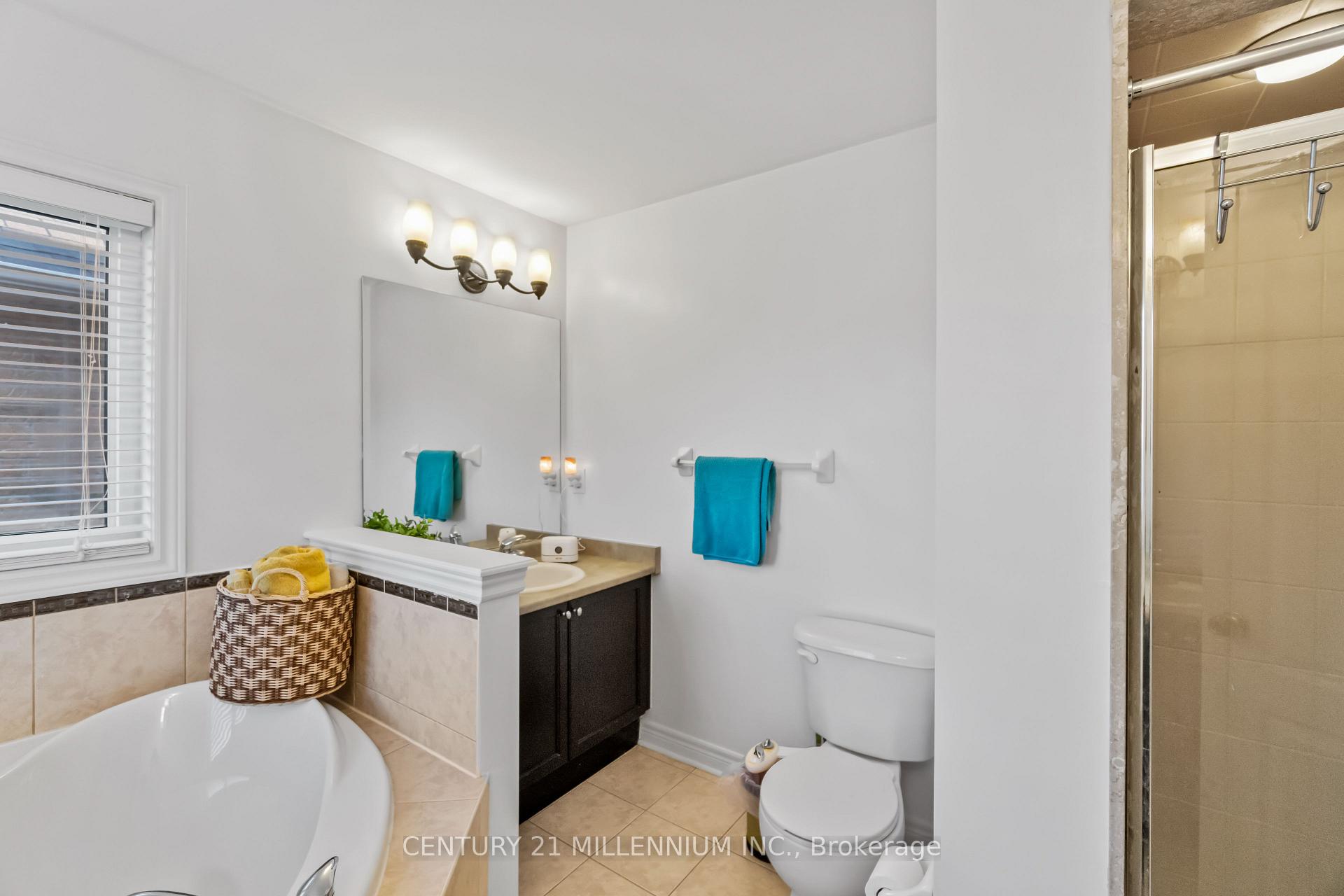 Photo 20 of 28 Powell Drive, Brampton, Sandringham-Wellington — HOMEH