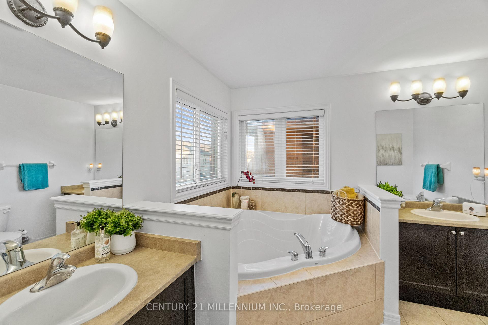 Photo 21 of 28 Powell Drive, Brampton, Sandringham-Wellington — HOMEH