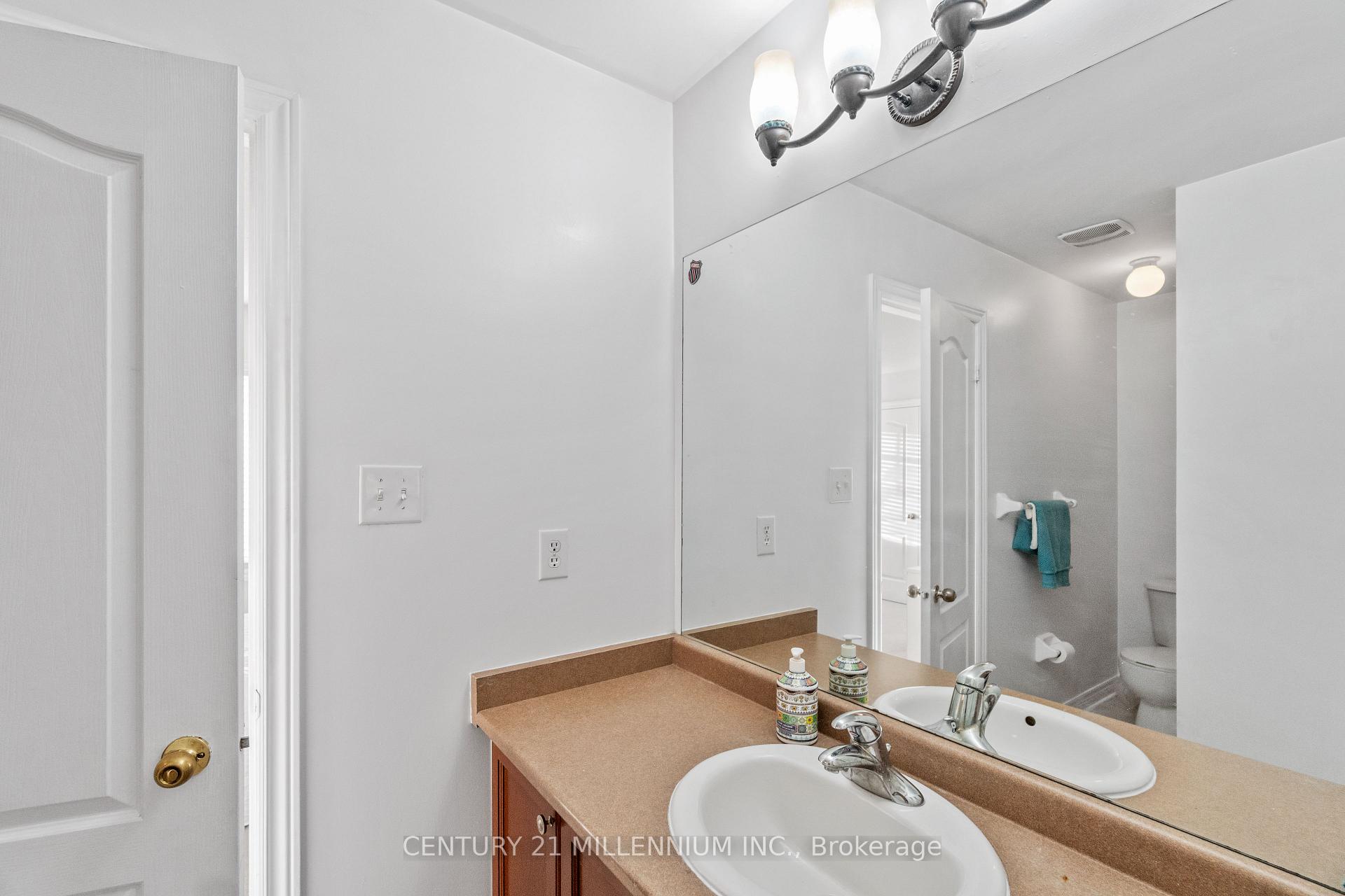 Photo 24 of 28 Powell Drive, Brampton, Sandringham-Wellington — HOMEH