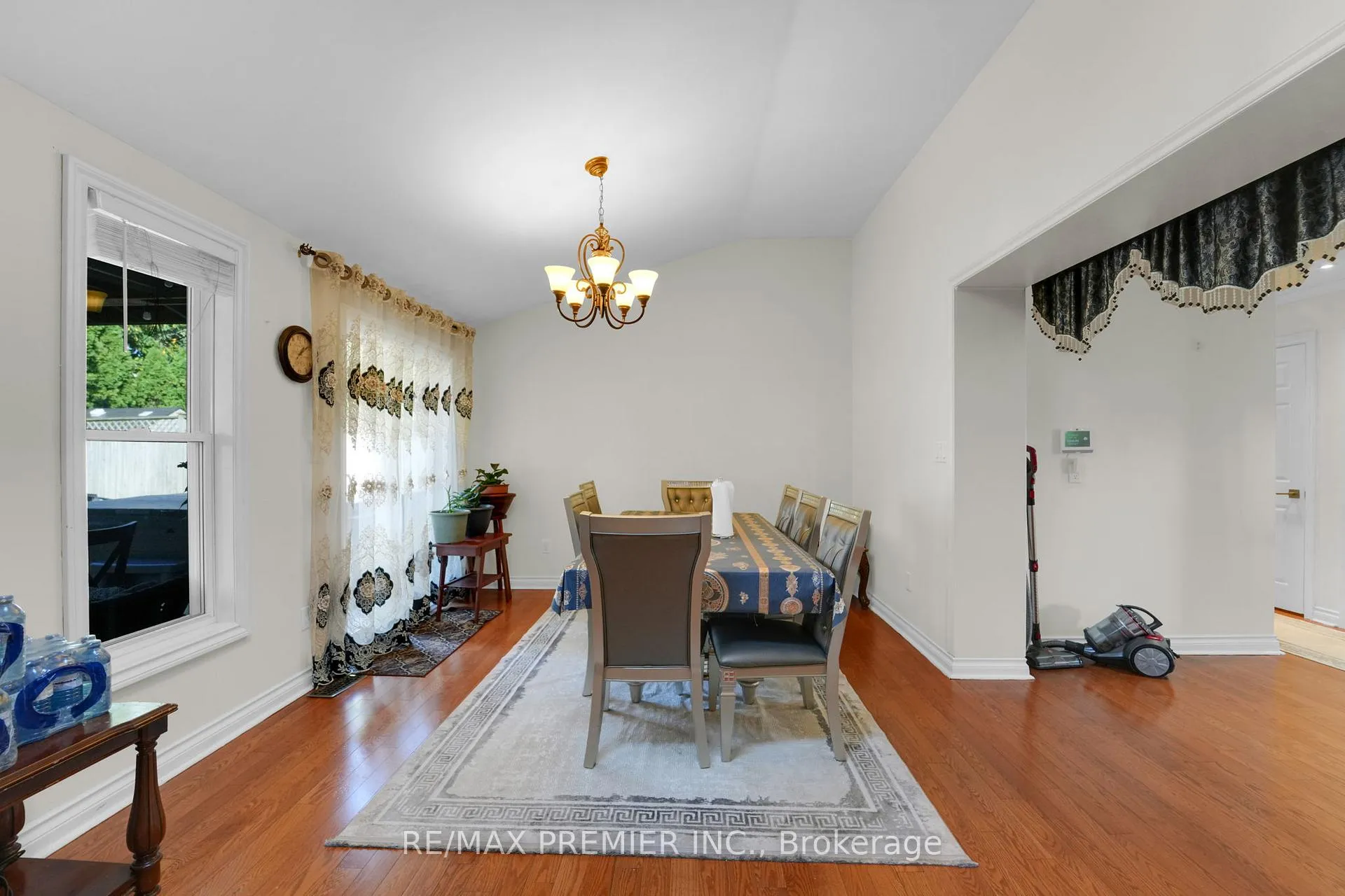Photo 11 of 12 The Meadows, St. Catharines, Lakeport — HOMEH