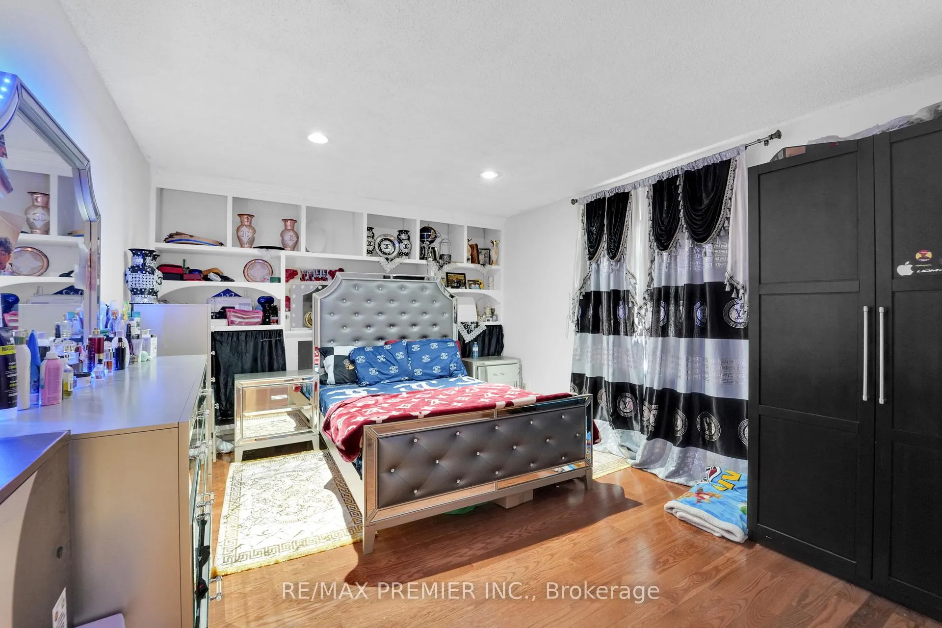 Photo 15 of 12 The Meadows, St. Catharines, Lakeport — HOMEH