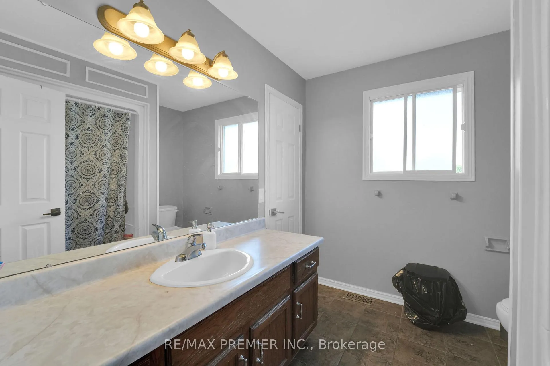 Photo 19 of 12 The Meadows, St. Catharines, Lakeport — HOMEH