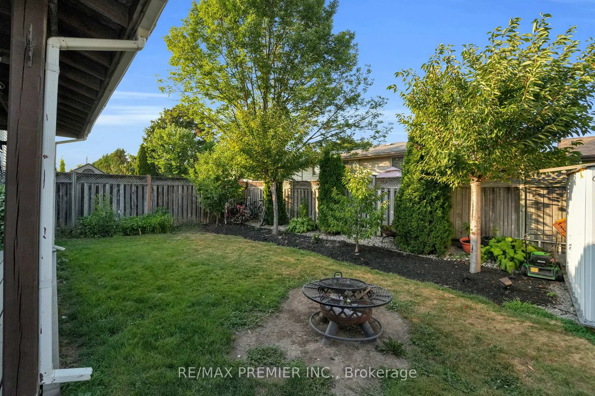 Photo 44 of 12 The Meadows, St. Catharines, Lakeport — HOMEH