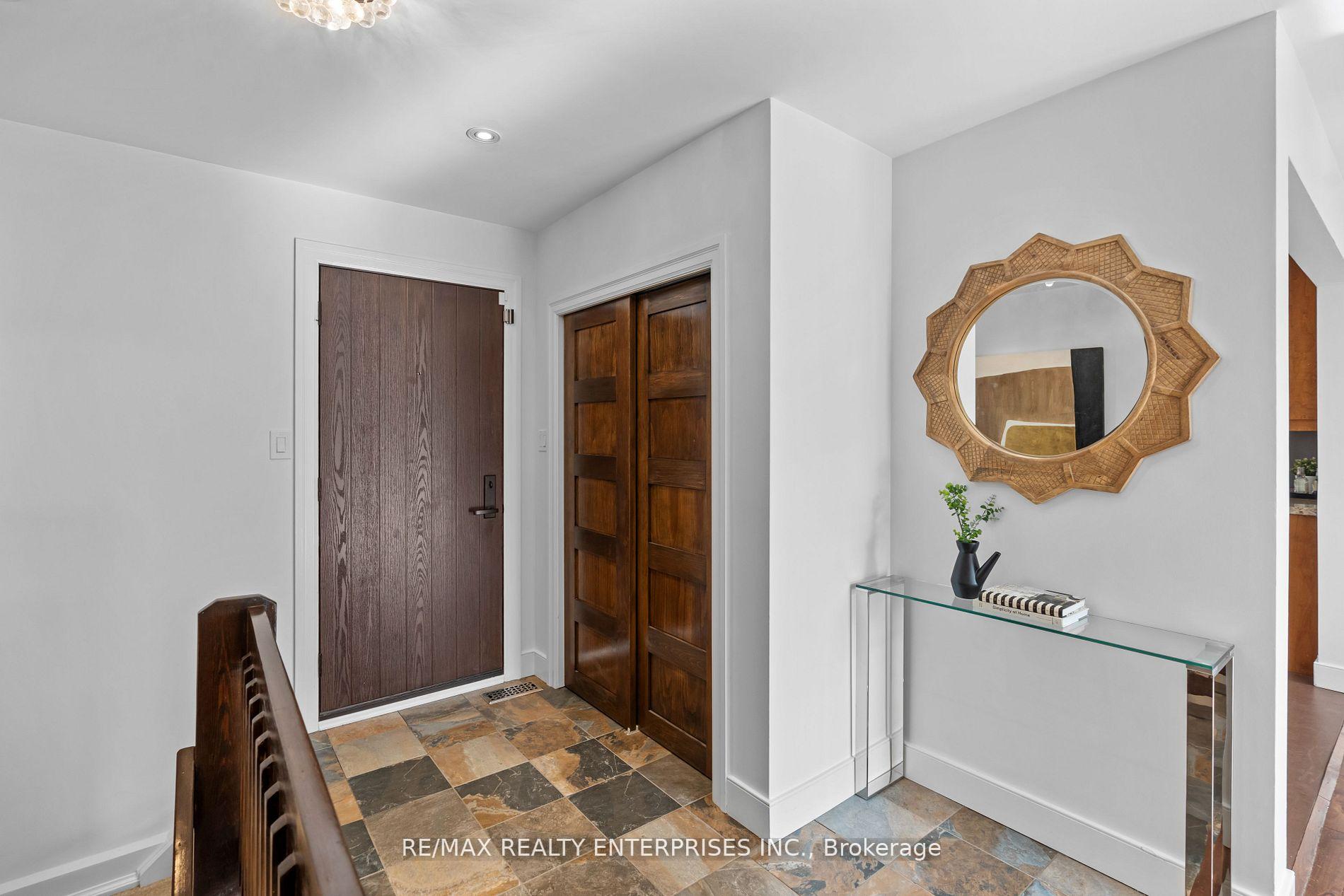 Photo 3 of 75 Robinhood Drive, Hamilton, Dundas — HOMEH