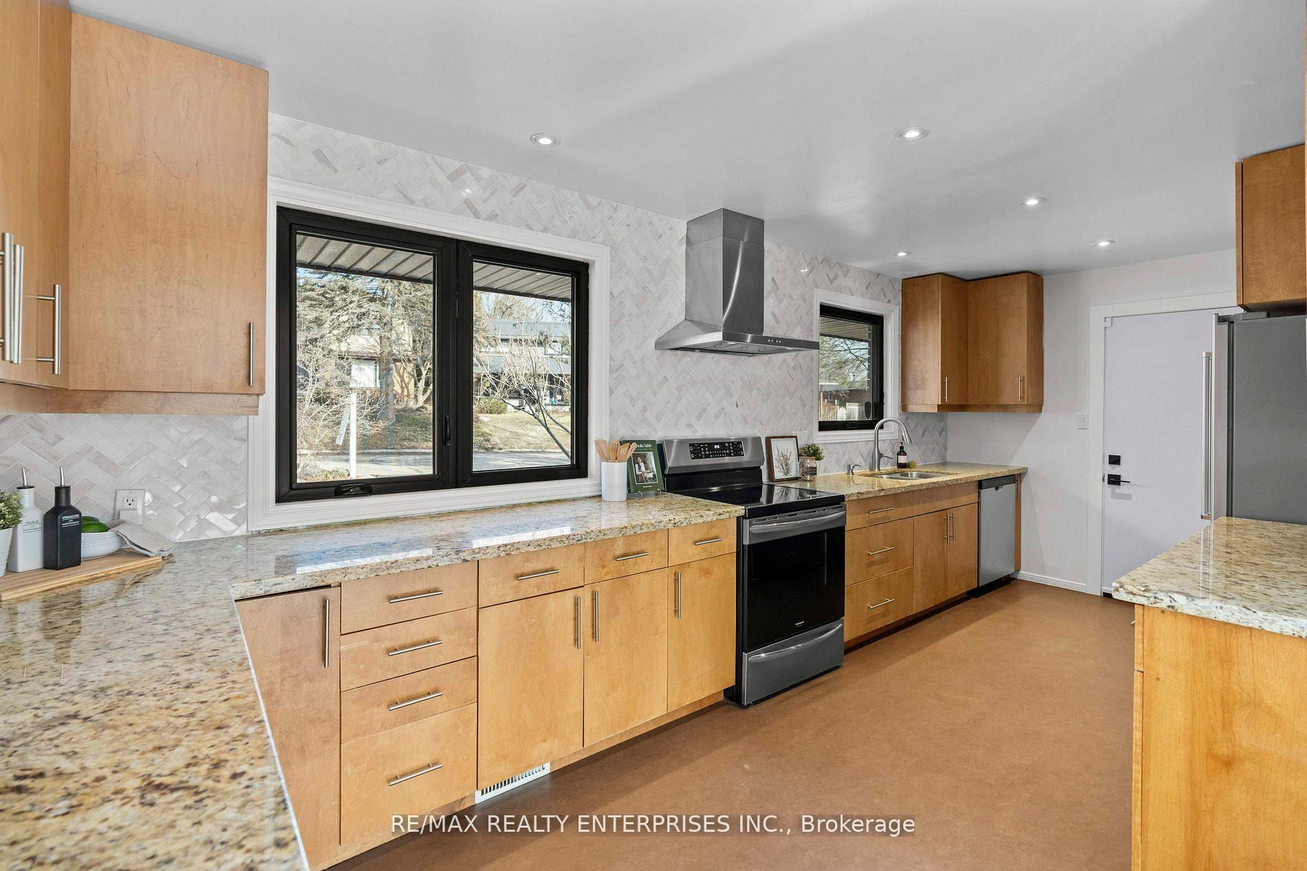 Photo 11 of 75 Robinhood Drive, Hamilton, Dundas — HOMEH