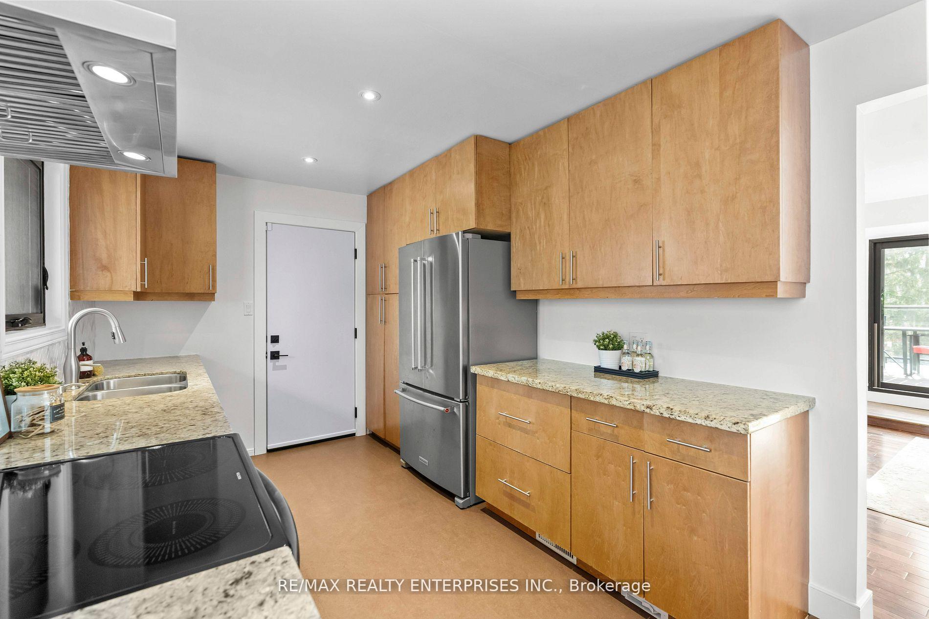 Photo 12 of 75 Robinhood Drive, Hamilton, Dundas — HOMEH