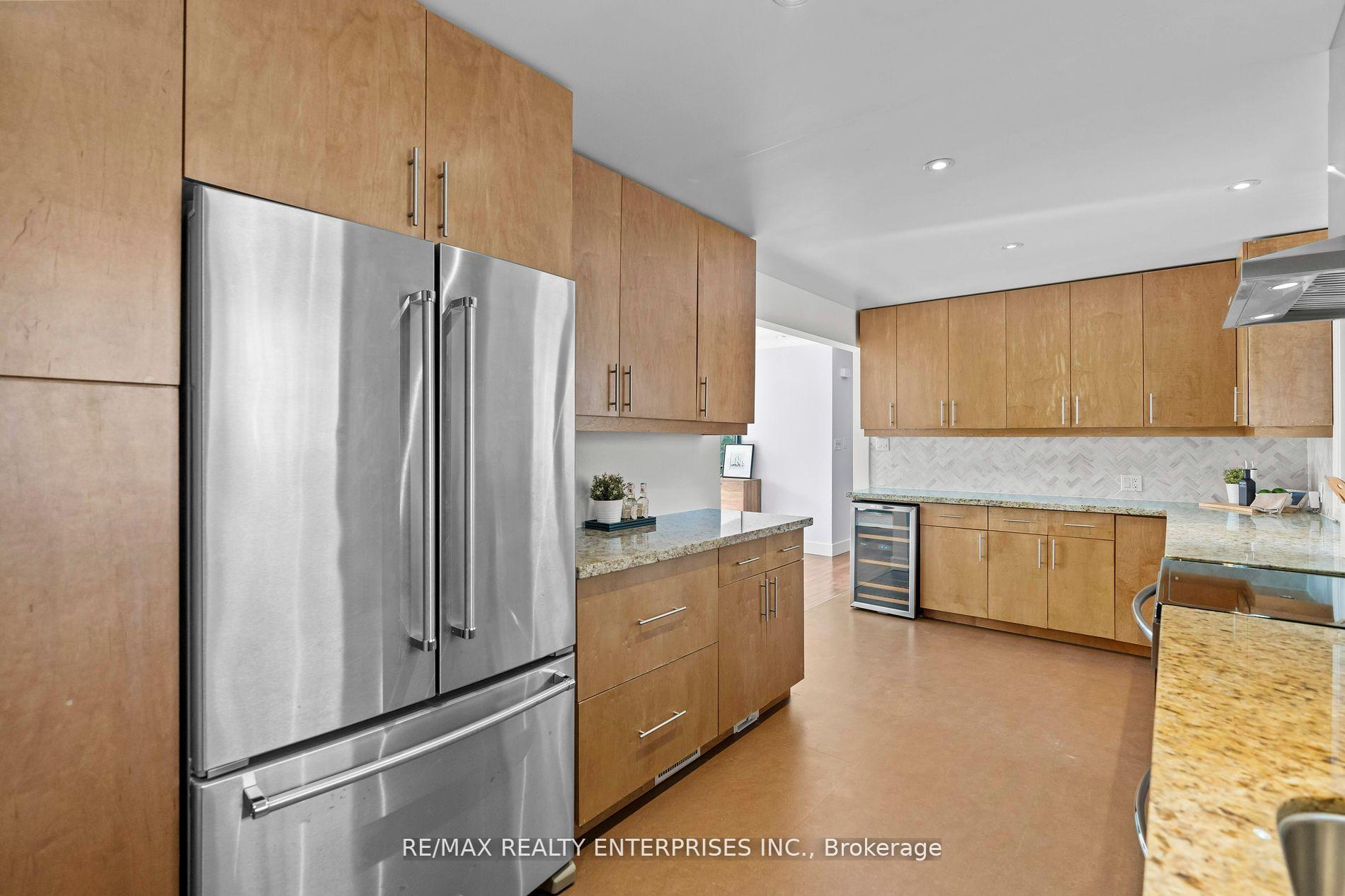 Photo 13 of 75 Robinhood Drive, Hamilton, Dundas — HOMEH