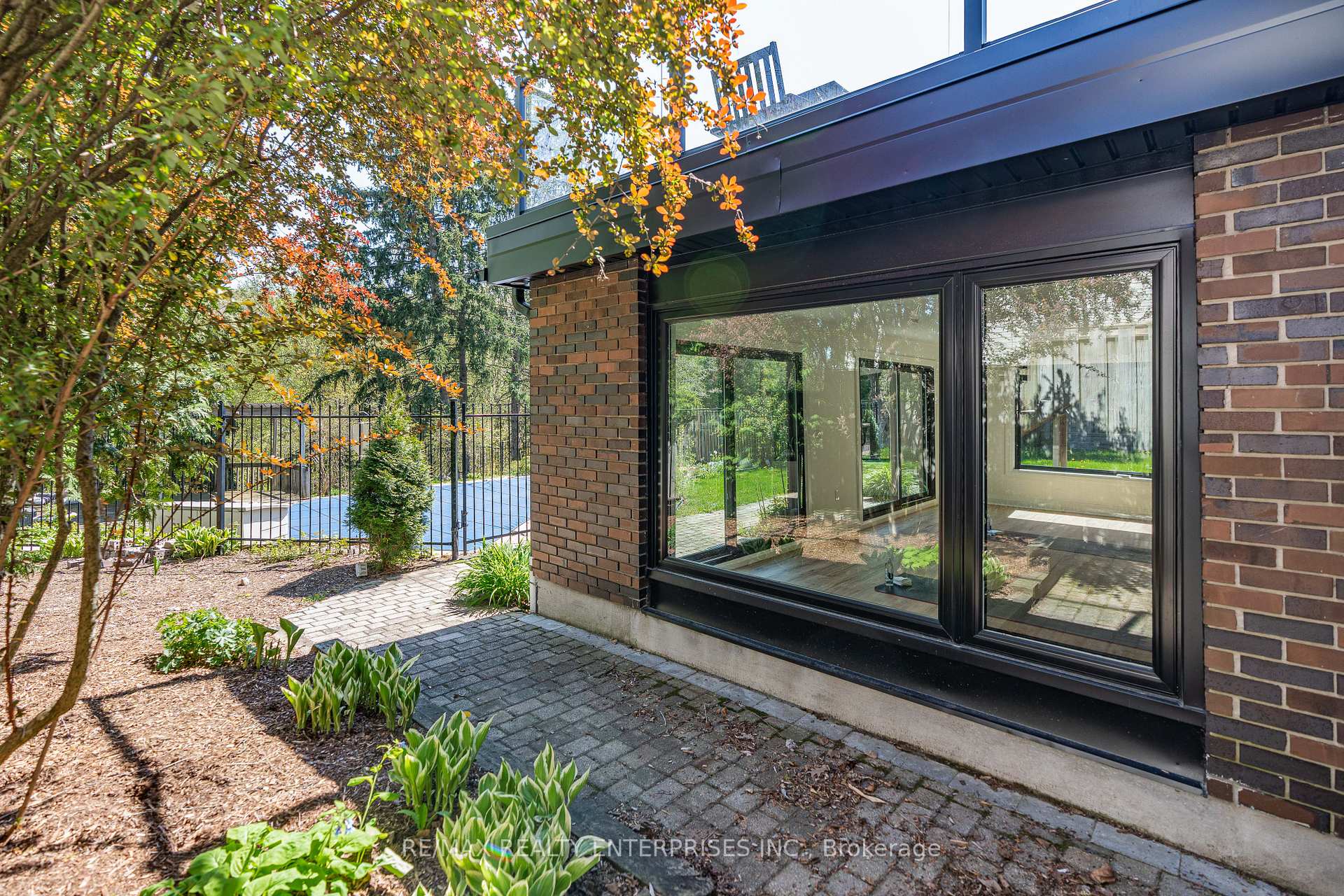 Photo 36 of 75 Robinhood Drive, Hamilton, Dundas — HOMEH