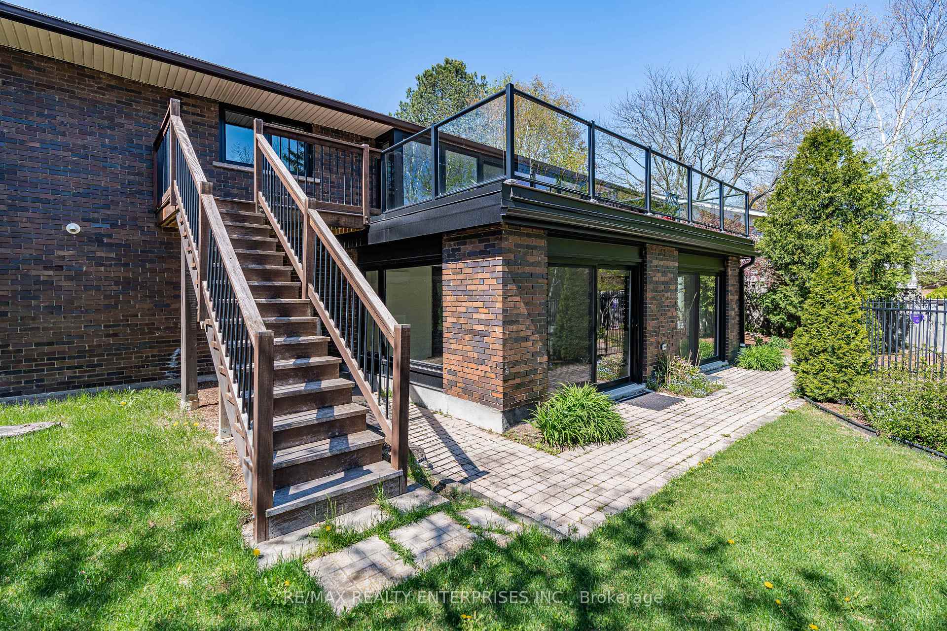 Photo 37 of 75 Robinhood Drive, Hamilton, Dundas — HOMEH