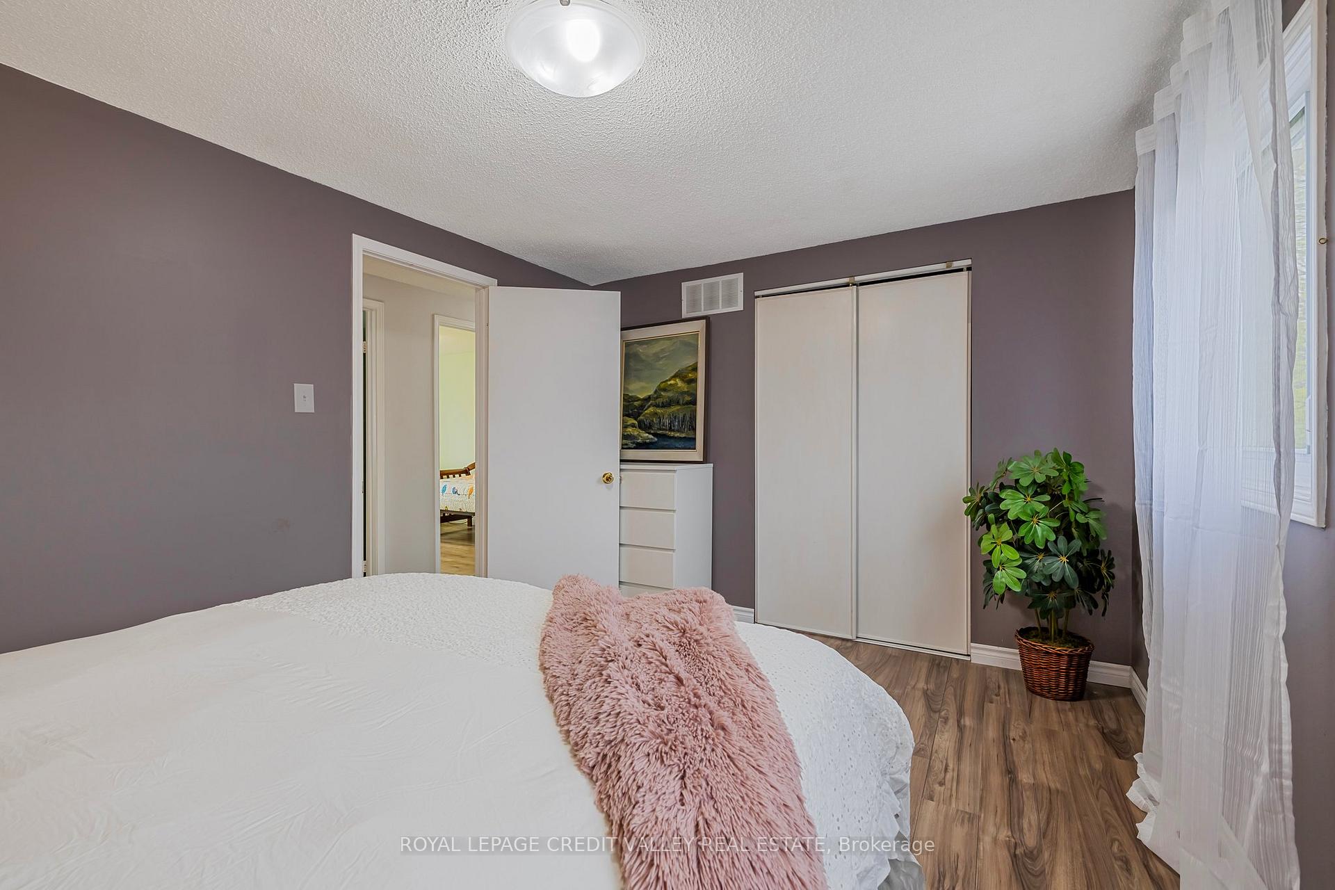 Photo 11 of 65 Martindale Crescent, Brampton, Brampton West — HOMEH