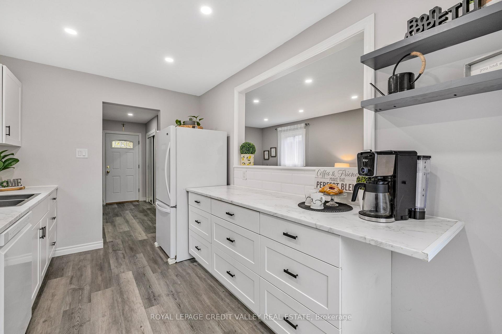 Photo 8 of 65 Martindale Crescent, Brampton, Brampton West — HOMEH