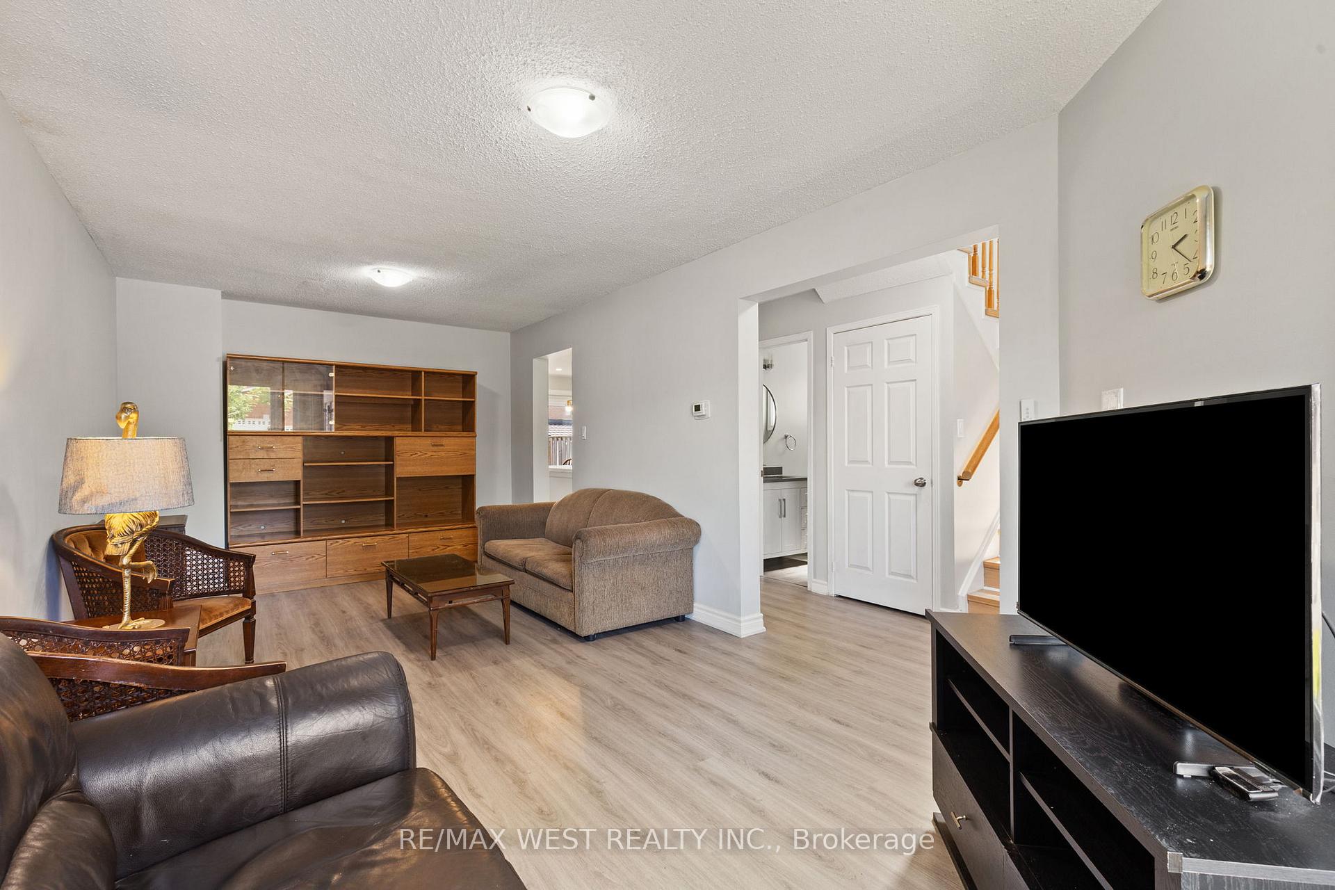 Photo 2 of 10 Horsham Street, Brampton, Brampton West — HOMEH