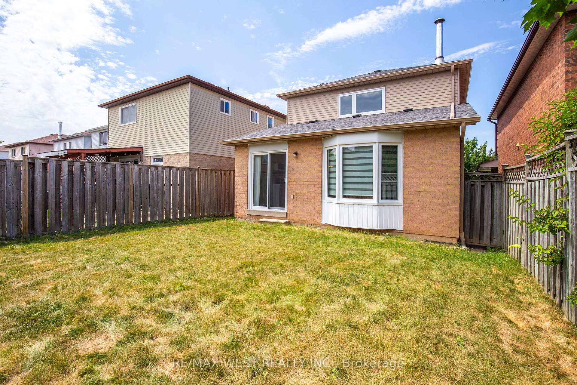 Photo 7 of 10 Horsham Street, Brampton, Brampton West — HOMEH