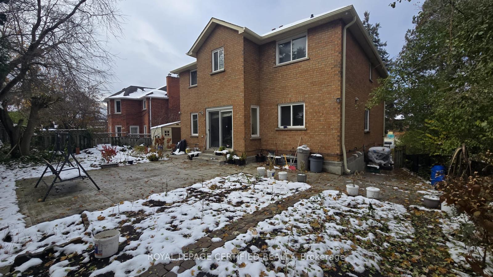Photo 2 of 21 Lone Oak Avenue, Brampton, Westgate — HOMEH