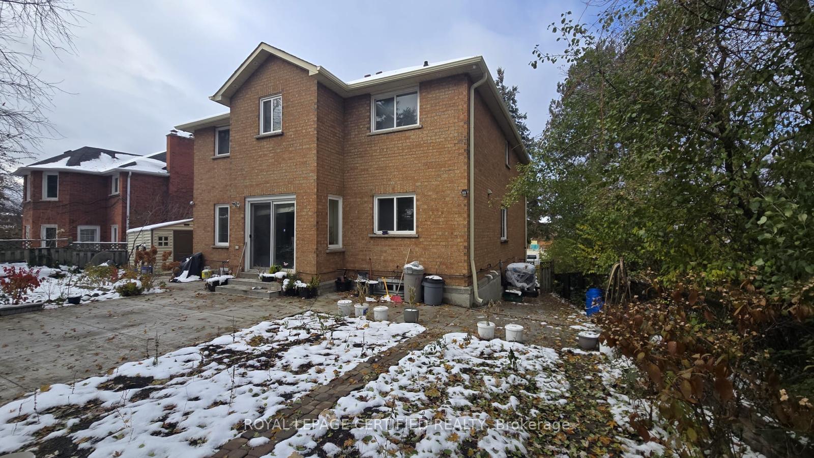 Photo 3 of 21 Lone Oak Avenue, Brampton, Westgate — HOMEH