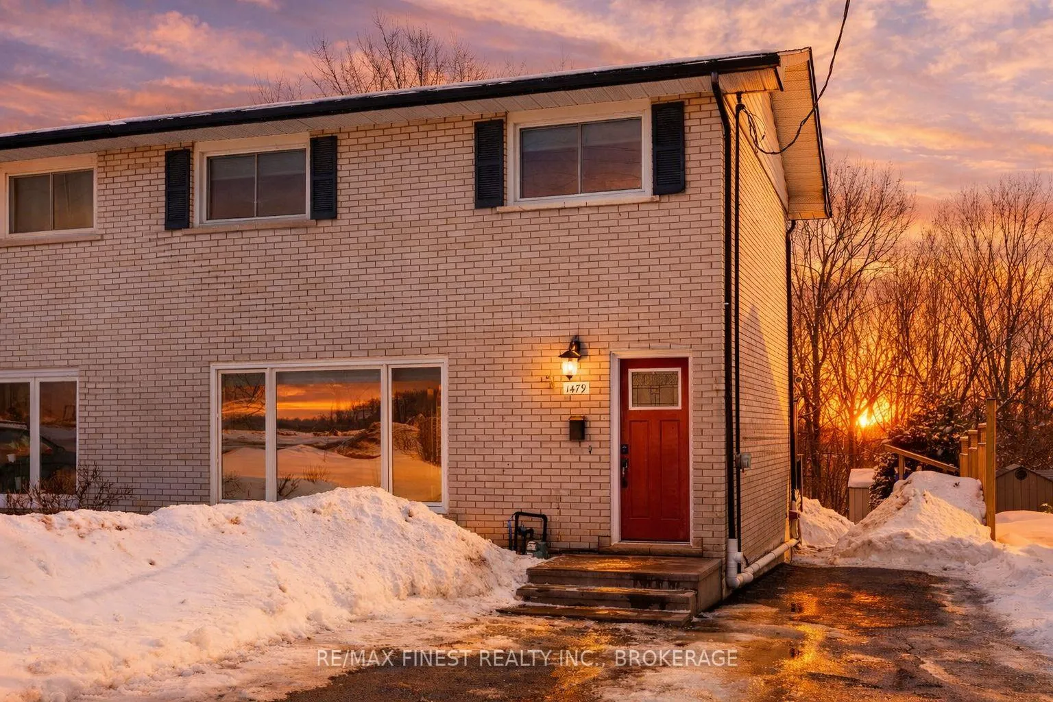 Front of 1479 Montreal Street