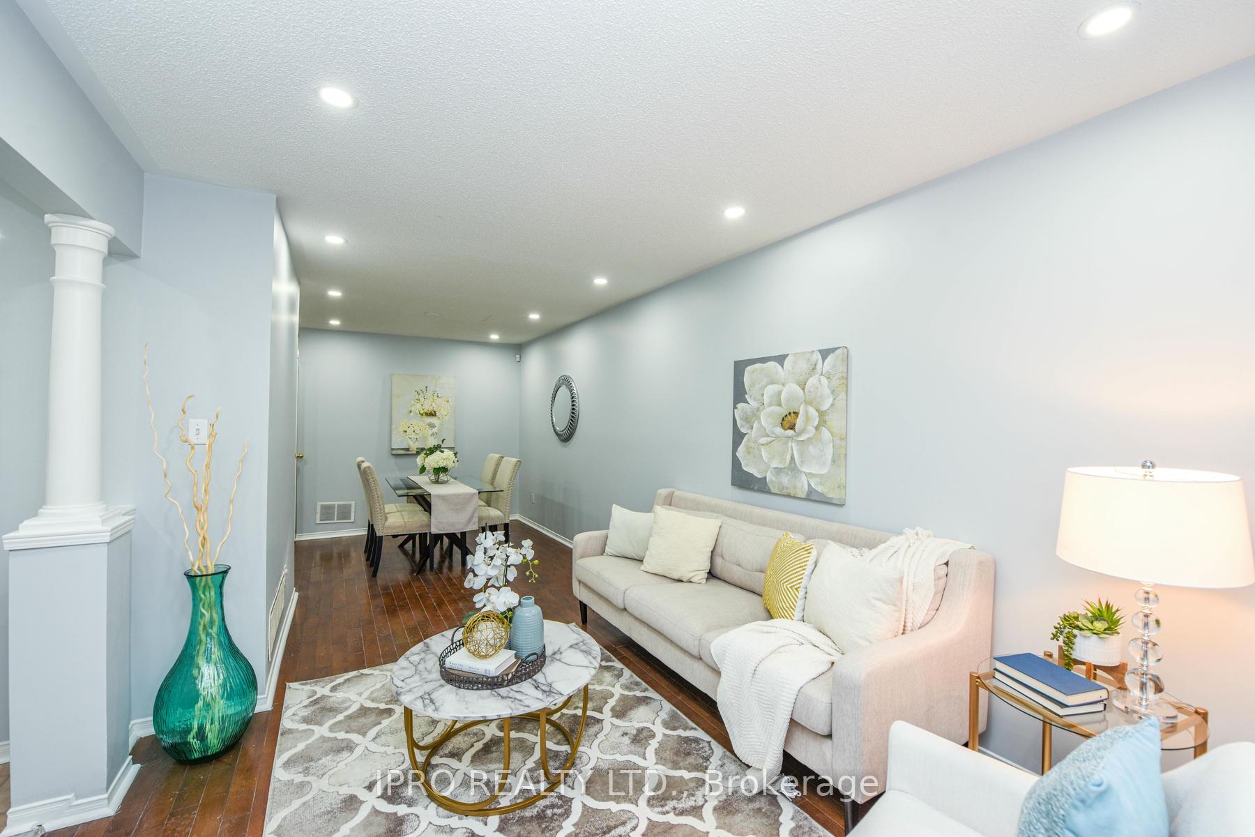 Photo 2 of 22 Desert Sand Drive, Brampton, Sandringham-Wellington — HOMEH