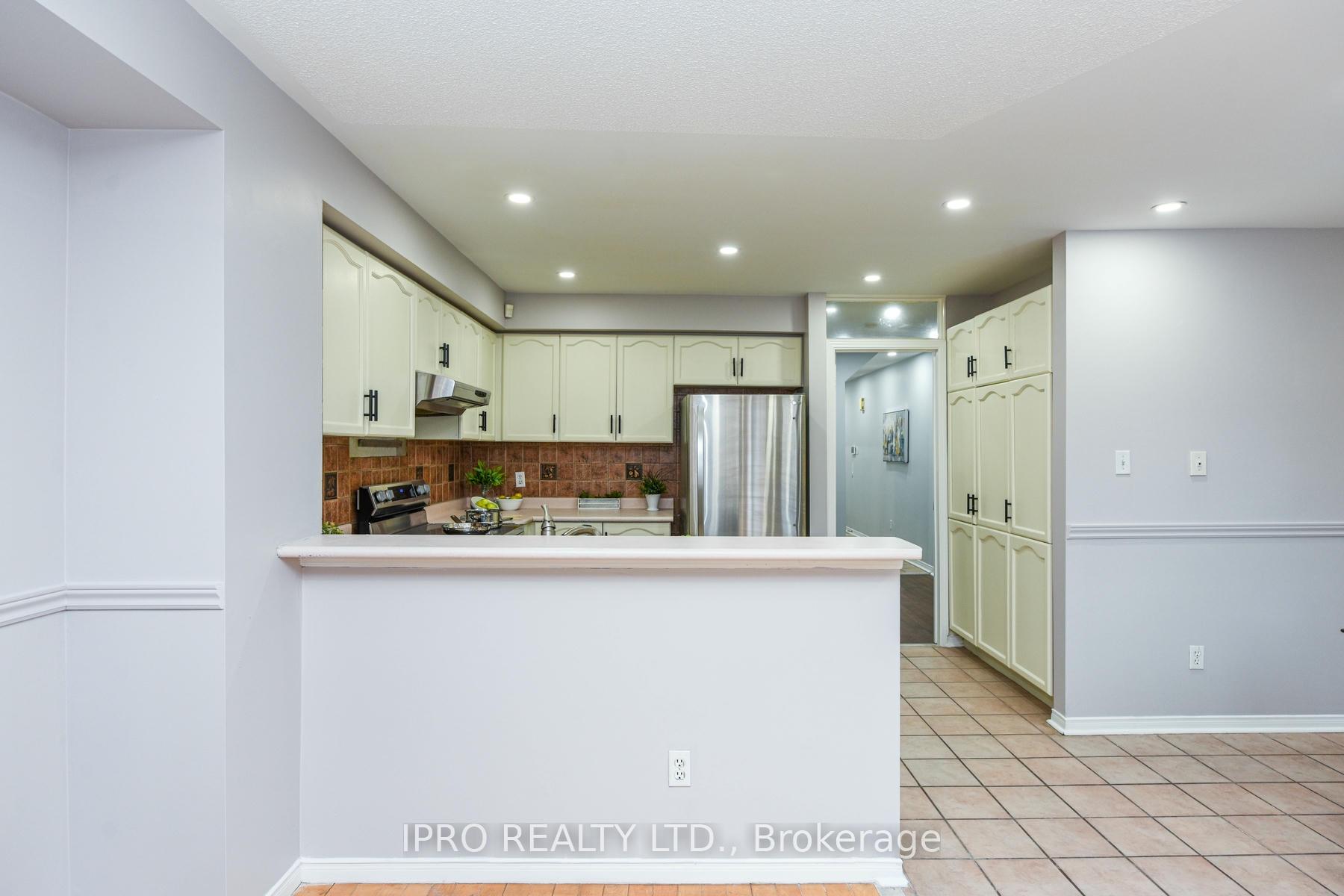 Photo 6 of 22 Desert Sand Drive, Brampton, Sandringham-Wellington — HOMEH