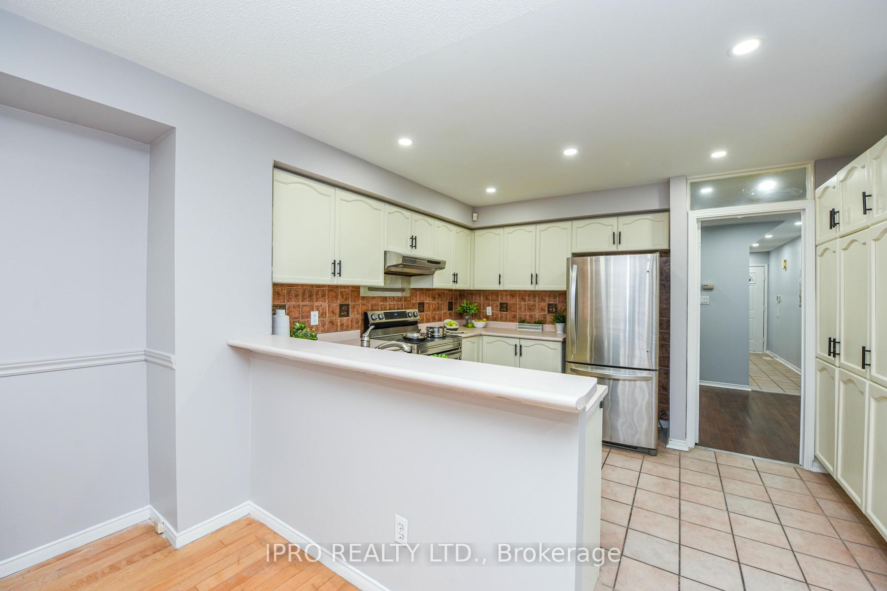 Photo 24 of 22 Desert Sand Drive, Brampton, Sandringham-Wellington — HOMEH