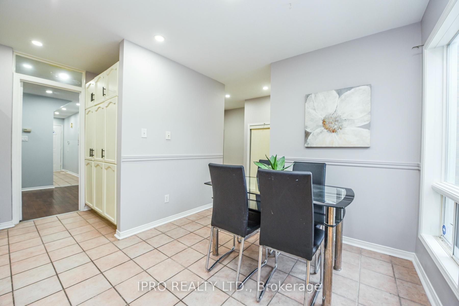 Photo 17 of 22 Desert Sand Drive, Brampton, Sandringham-Wellington — HOMEH