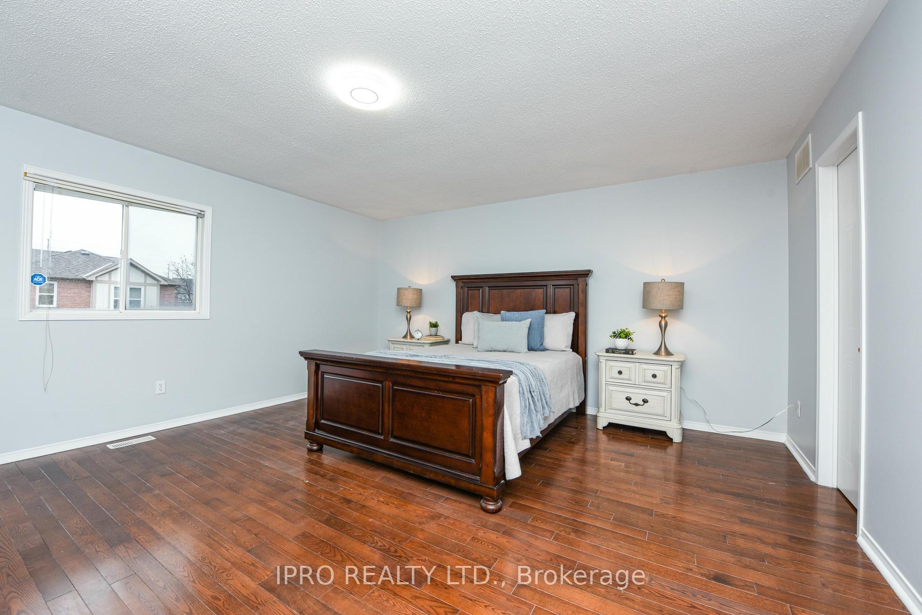 Photo 18 of 22 Desert Sand Drive, Brampton, Sandringham-Wellington — HOMEH