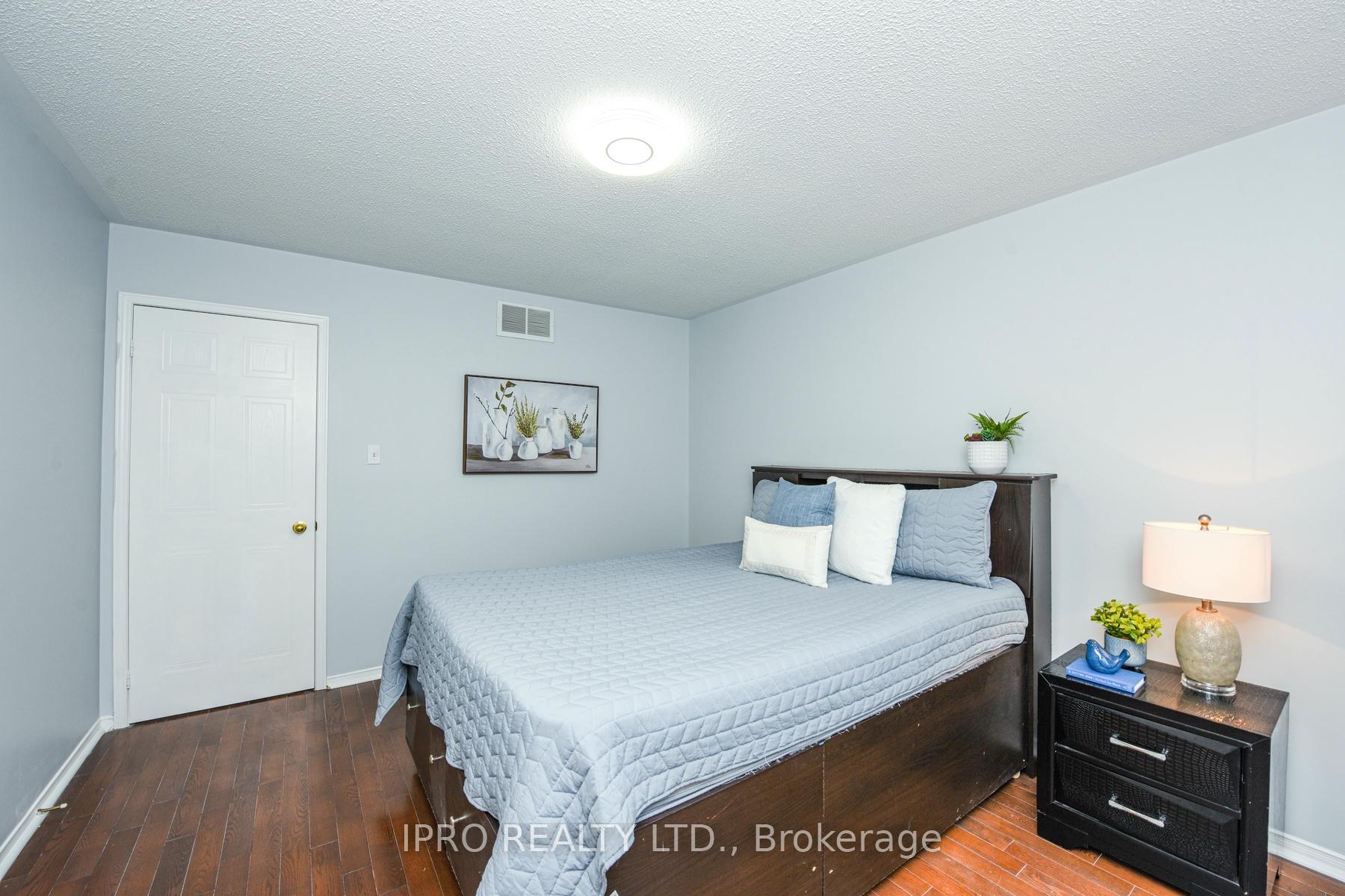 Photo 10 of 22 Desert Sand Drive, Brampton, Sandringham-Wellington — HOMEH