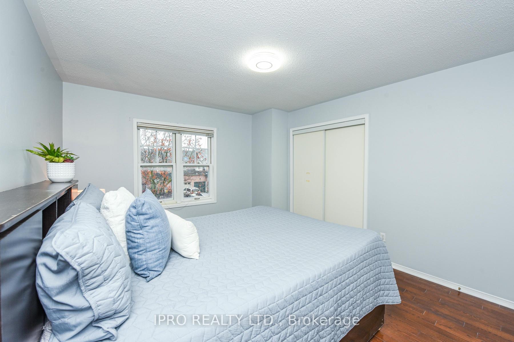 Photo 11 of 22 Desert Sand Drive, Brampton, Sandringham-Wellington — HOMEH