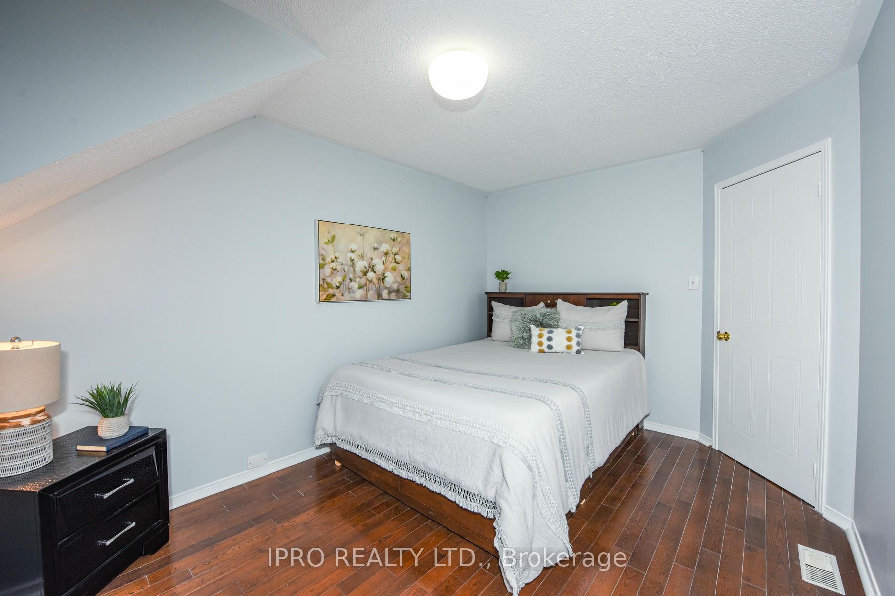 Photo 8 of 22 Desert Sand Drive, Brampton, Sandringham-Wellington — HOMEH