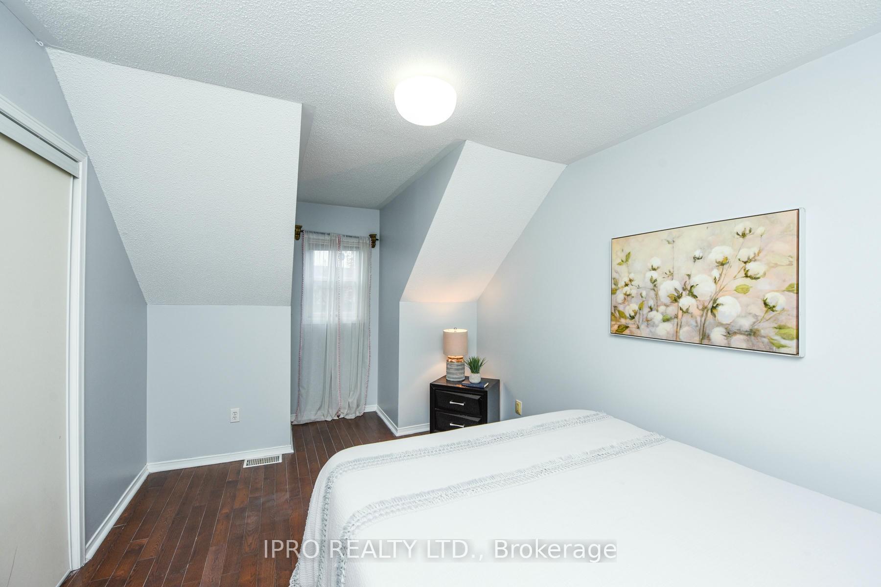 Photo 13 of 22 Desert Sand Drive, Brampton, Sandringham-Wellington — HOMEH