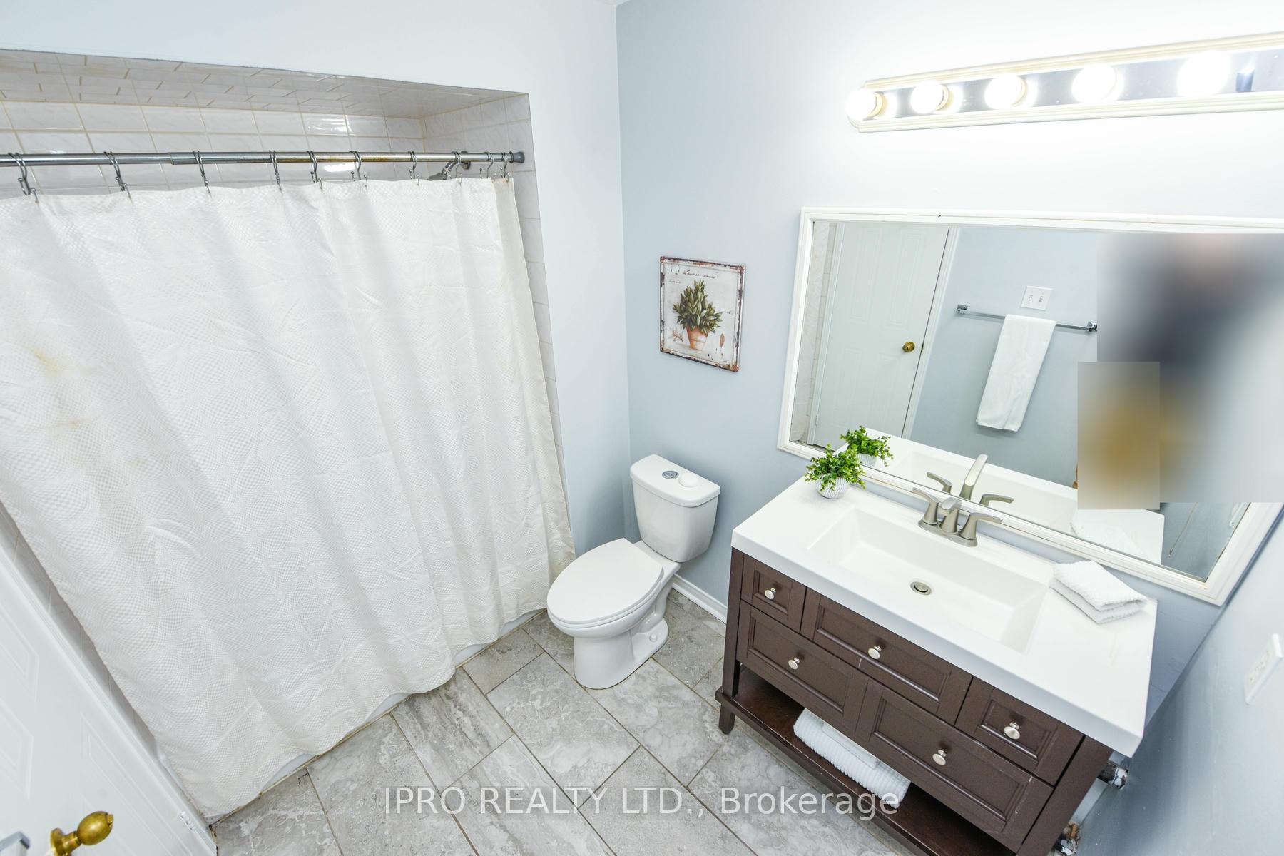 Photo 12 of 22 Desert Sand Drive, Brampton, Sandringham-Wellington — HOMEH