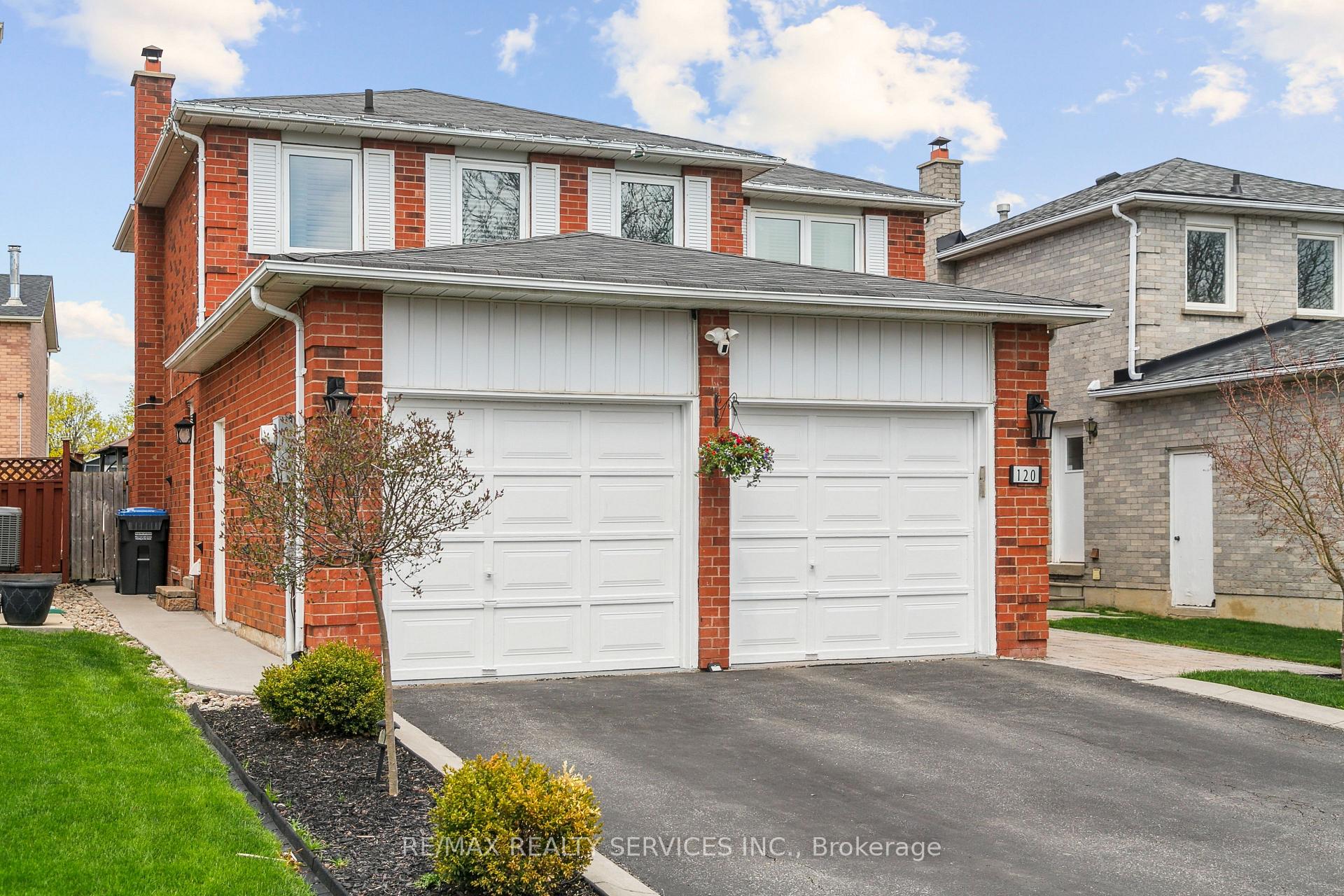 Photo 2 of 120 Flowertown Avenue, Brampton, Northwood Park — HOMEH