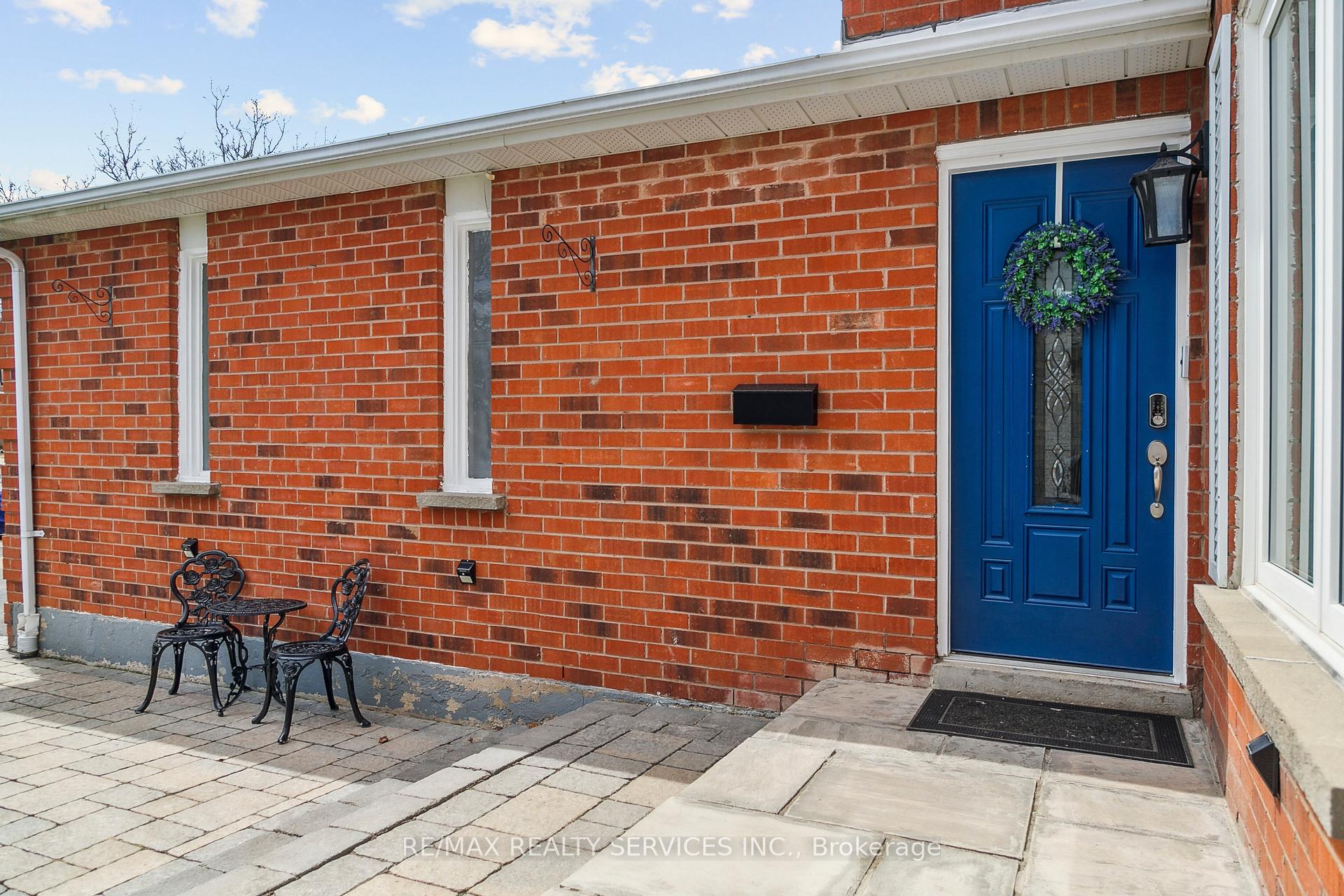Photo 5 of 120 Flowertown Avenue, Brampton, Northwood Park — HOMEH