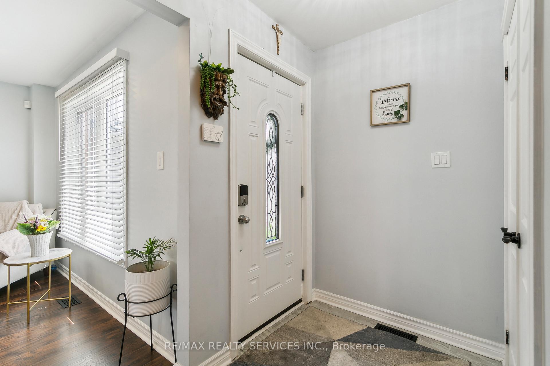 Photo 9 of 120 Flowertown Avenue, Brampton, Northwood Park — HOMEH