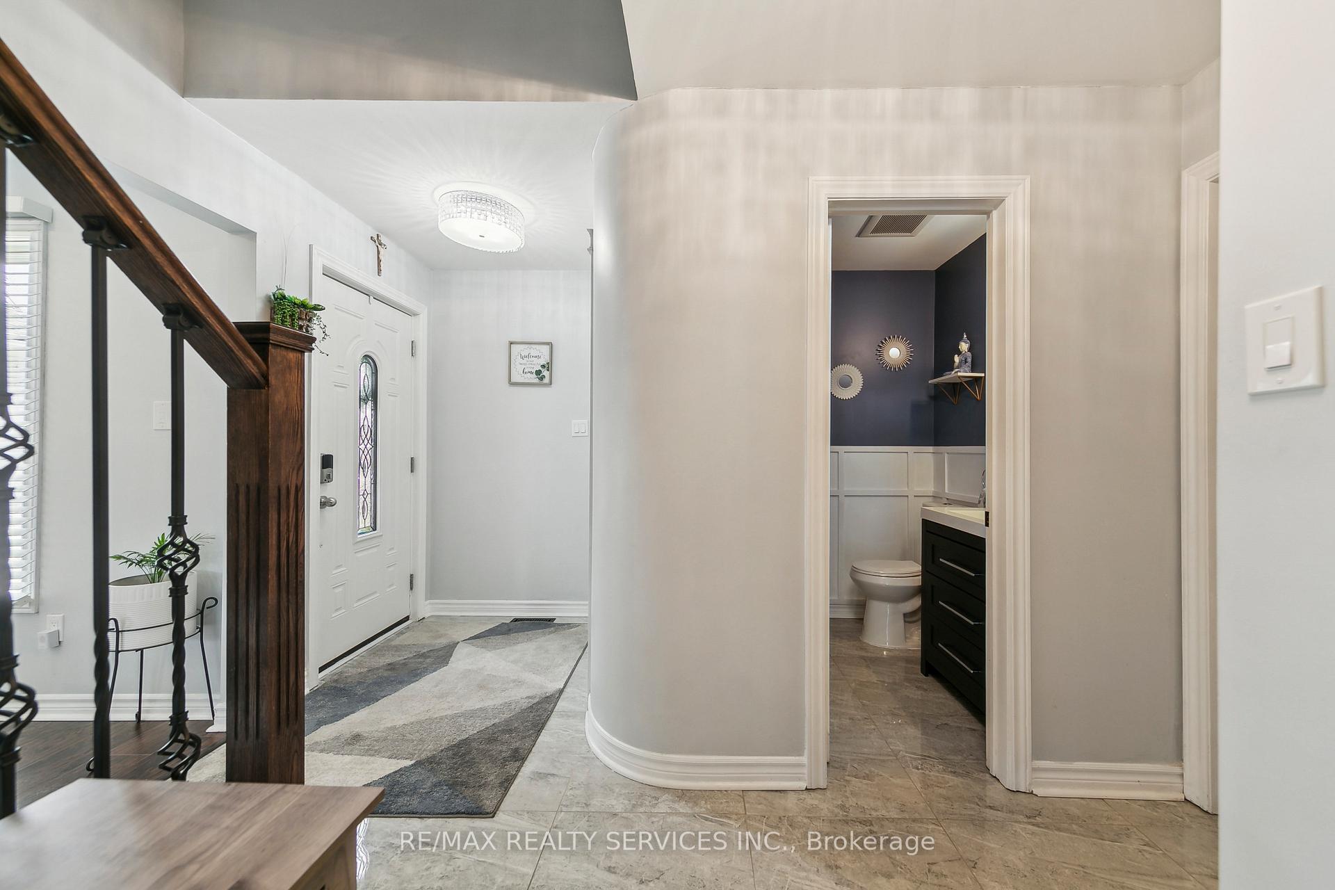 Photo 10 of 120 Flowertown Avenue, Brampton, Northwood Park — HOMEH