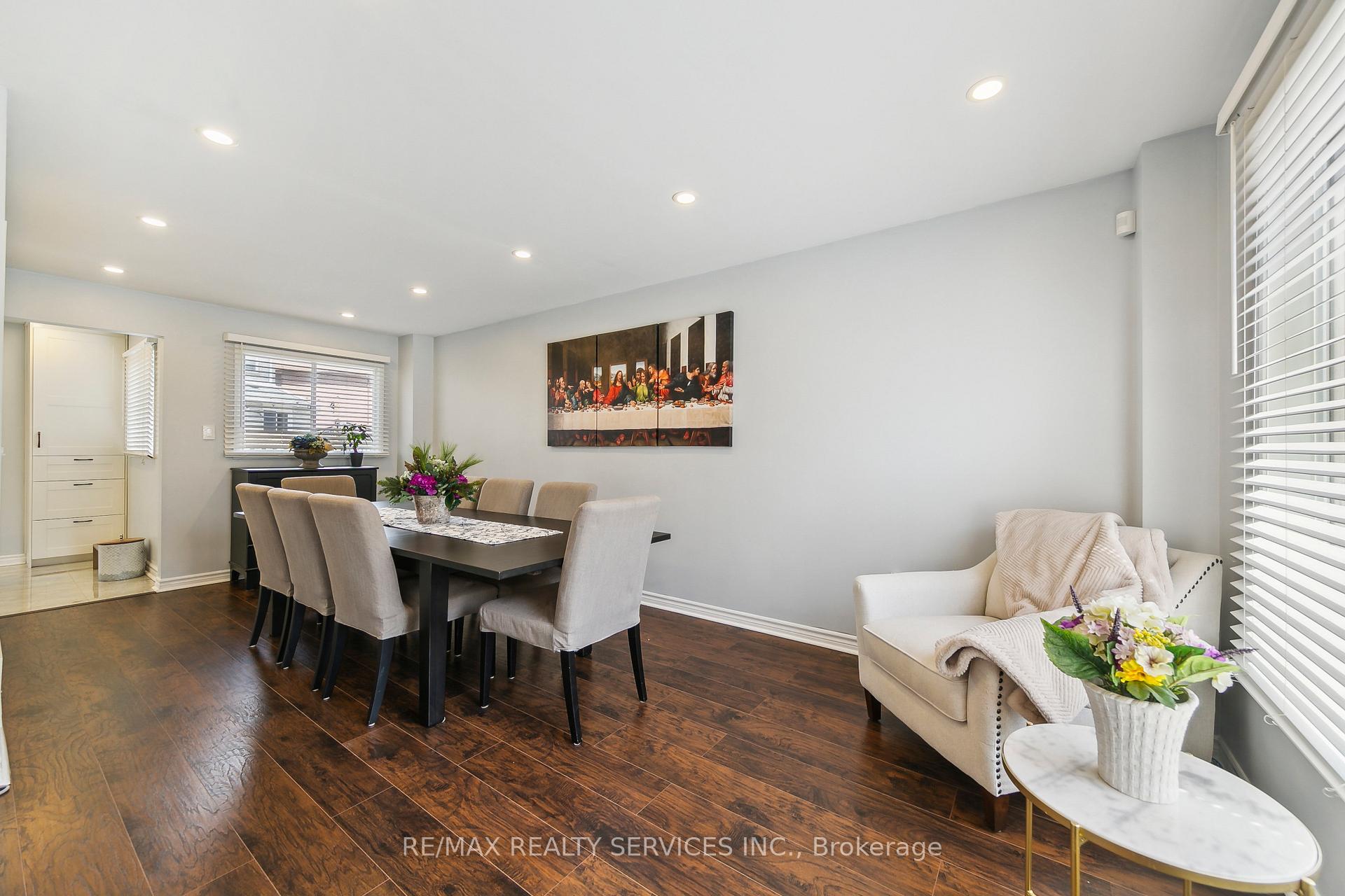 Photo 12 of 120 Flowertown Avenue, Brampton, Northwood Park — HOMEH