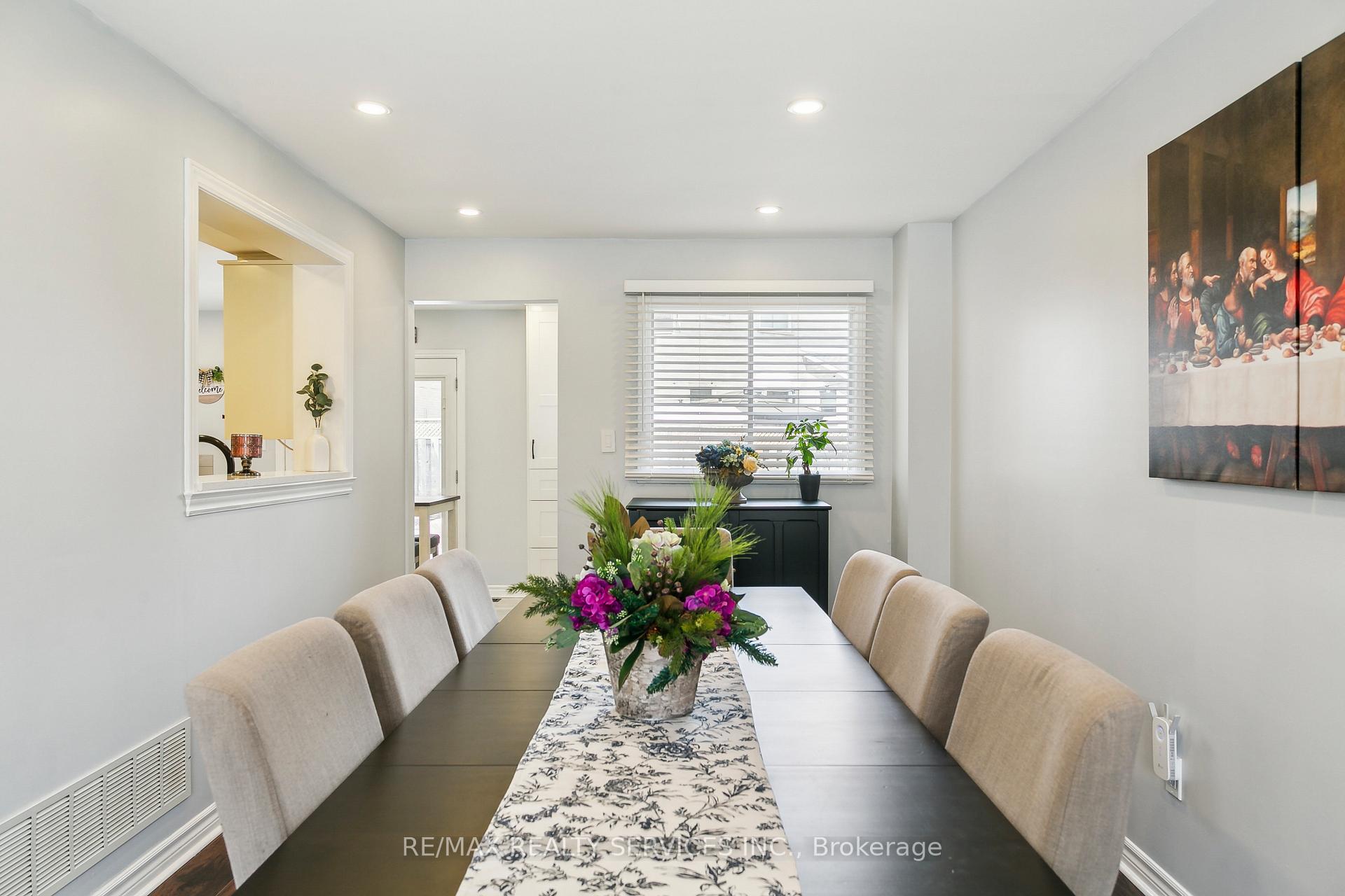 Photo 13 of 120 Flowertown Avenue, Brampton, Northwood Park — HOMEH
