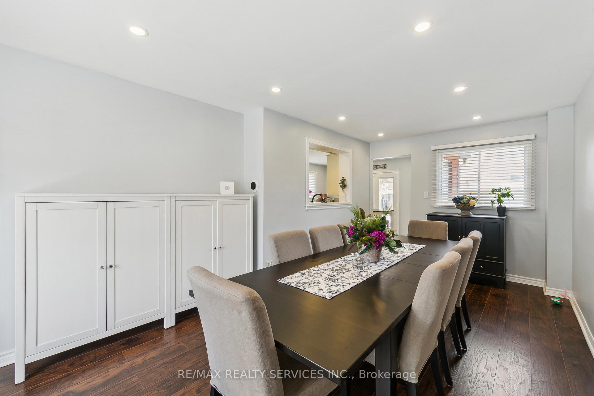 Photo 14 of 120 Flowertown Avenue, Brampton, Northwood Park — HOMEH