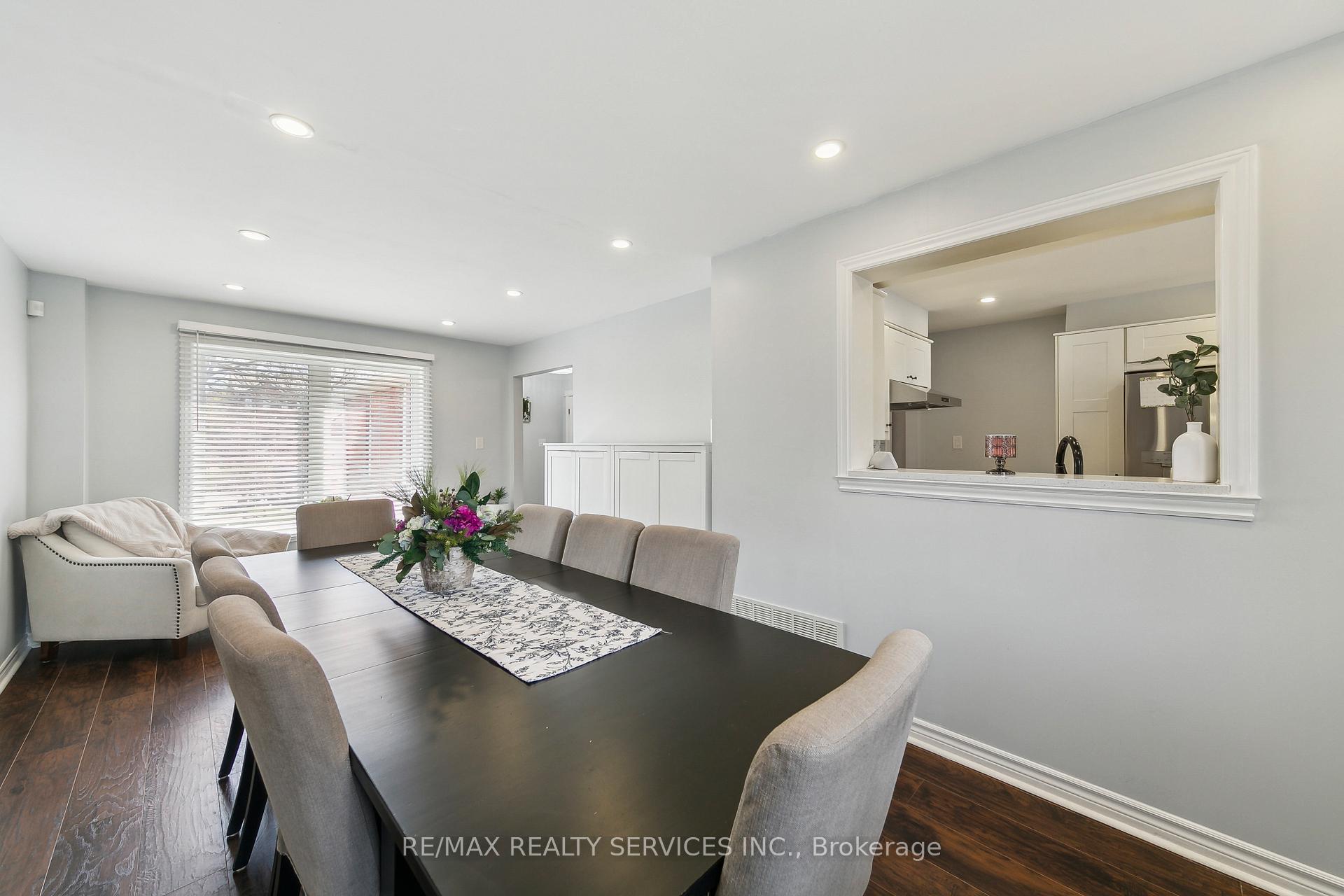 Photo 15 of 120 Flowertown Avenue, Brampton, Northwood Park — HOMEH